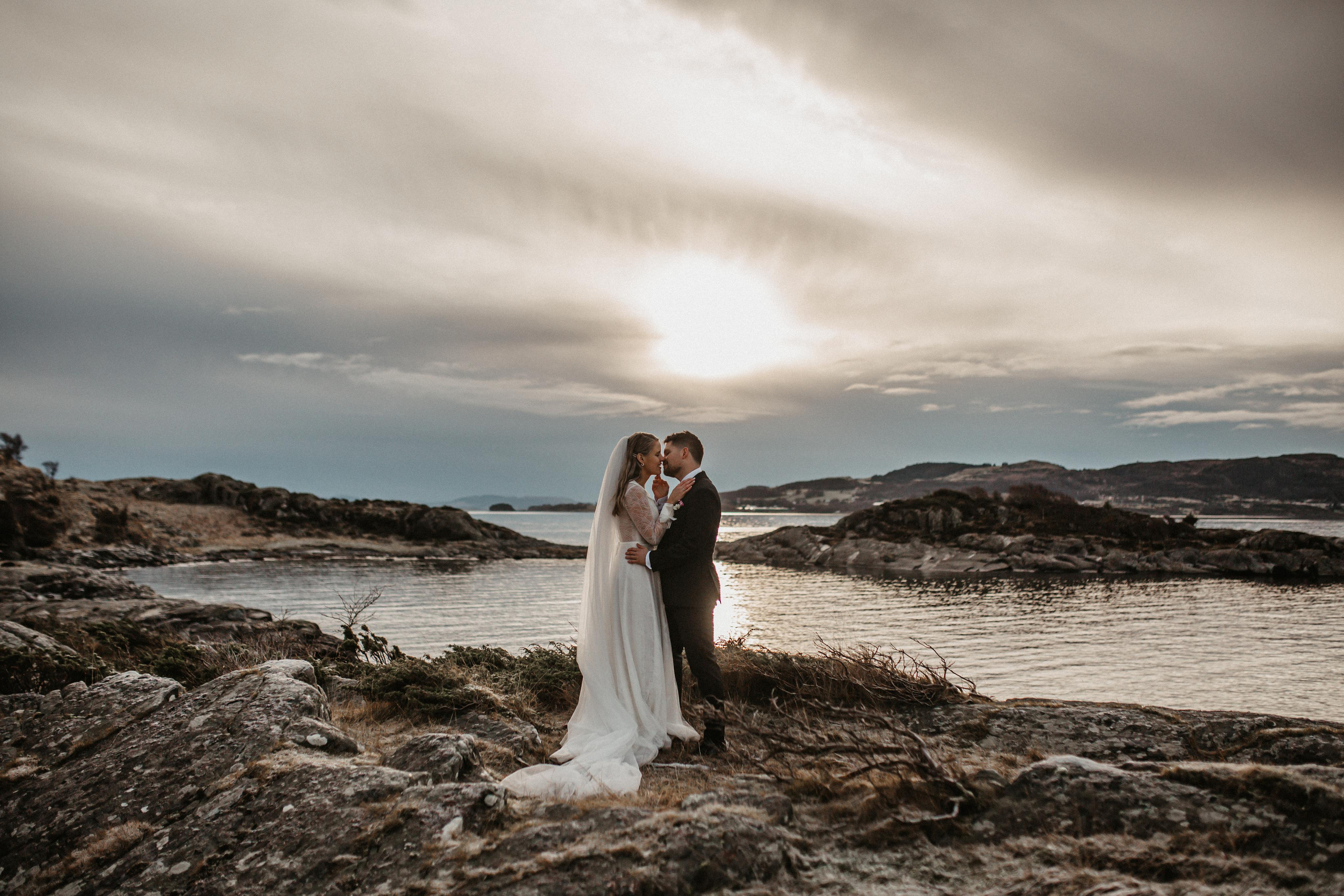 Winter wedding in rainy Stavanger. Свадебный фотограф Гродно Минск Destination wedding photographer