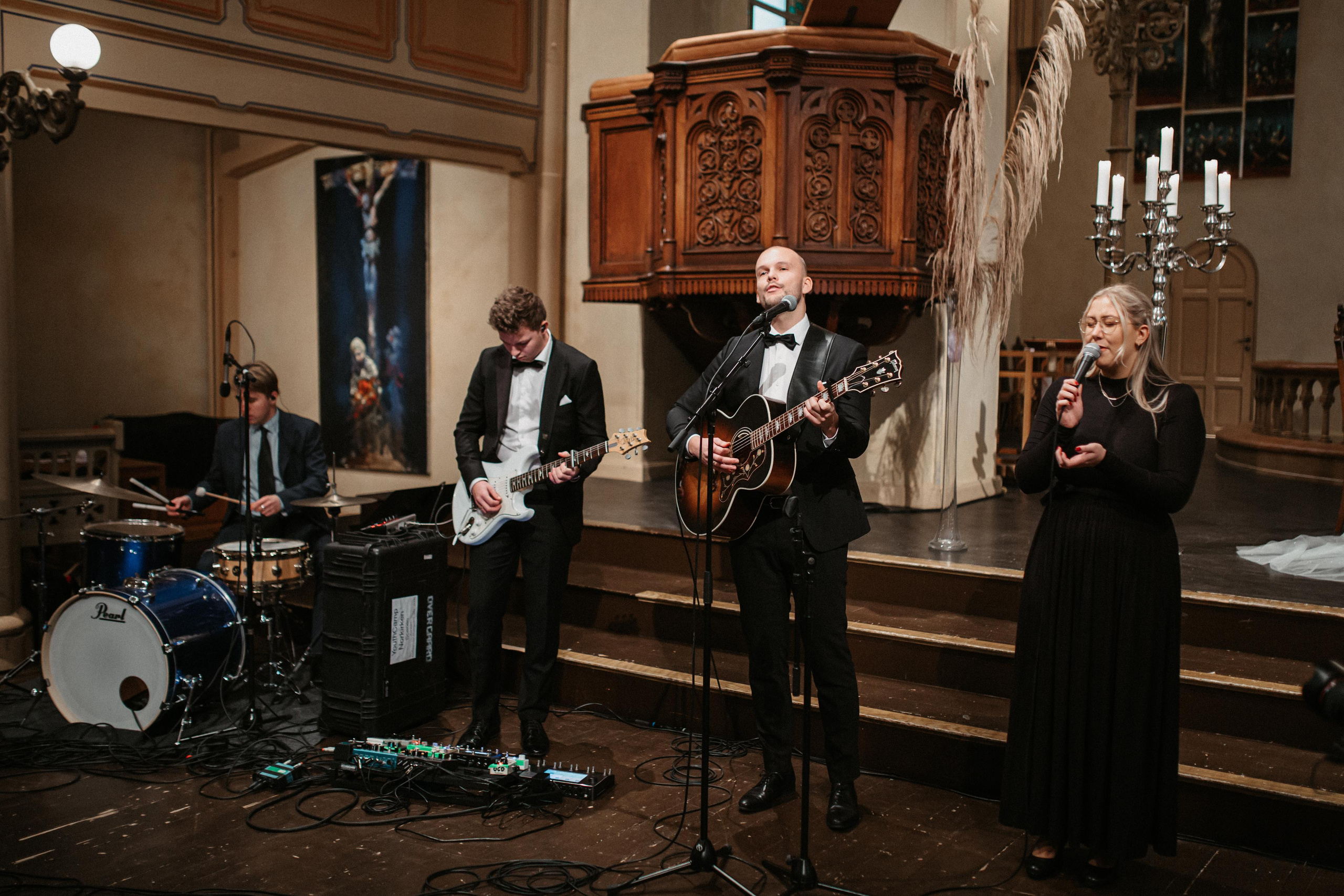 Winter wedding in rainy Stavanger. Свадебный фотограф Гродно Минск Destination wedding photographer