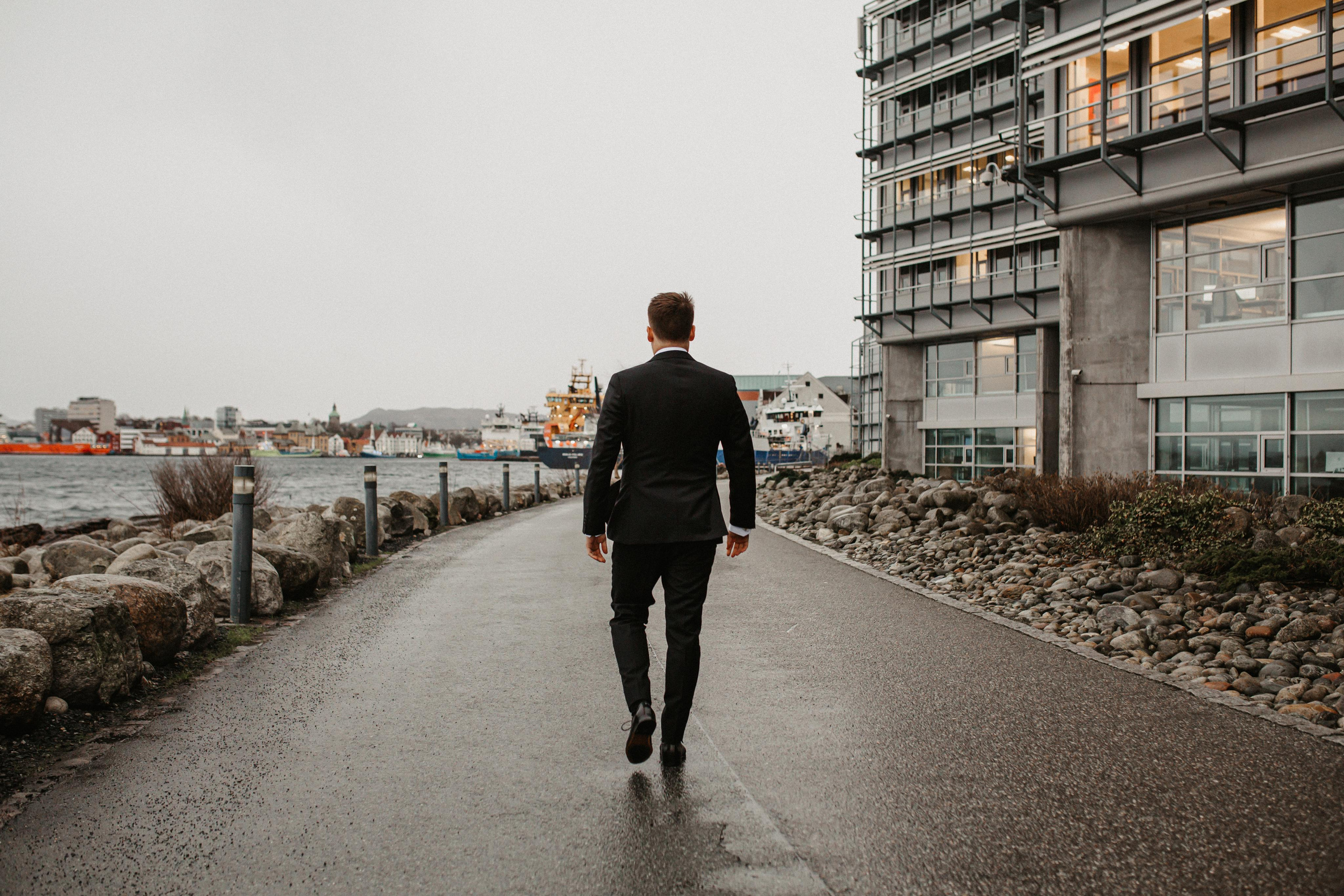 Winter wedding in rainy Stavanger. Свадебный фотограф Гродно Минск Destination wedding photographer