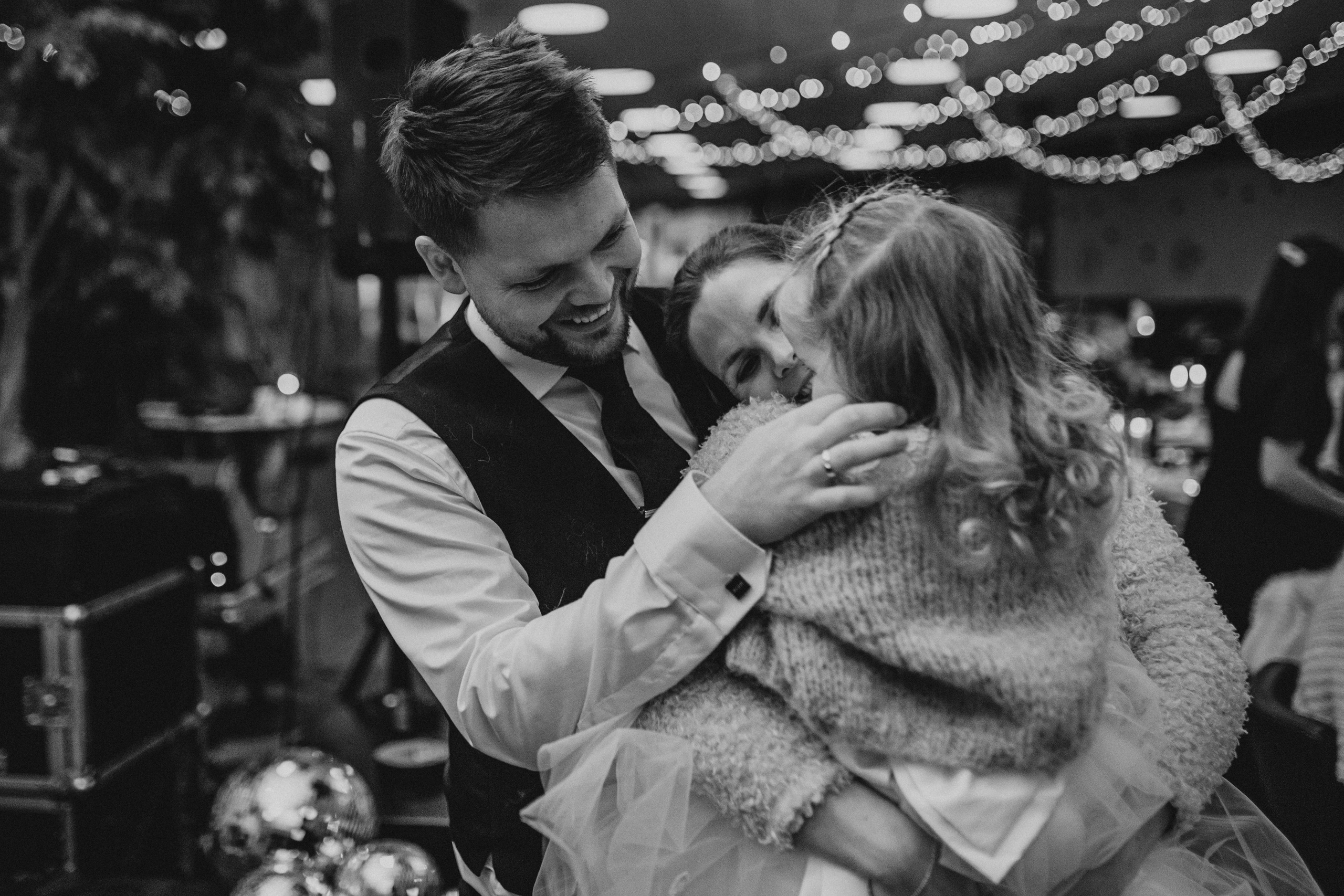 Winter wedding in rainy Stavanger. Свадебный фотограф Гродно Минск Destination wedding photographer