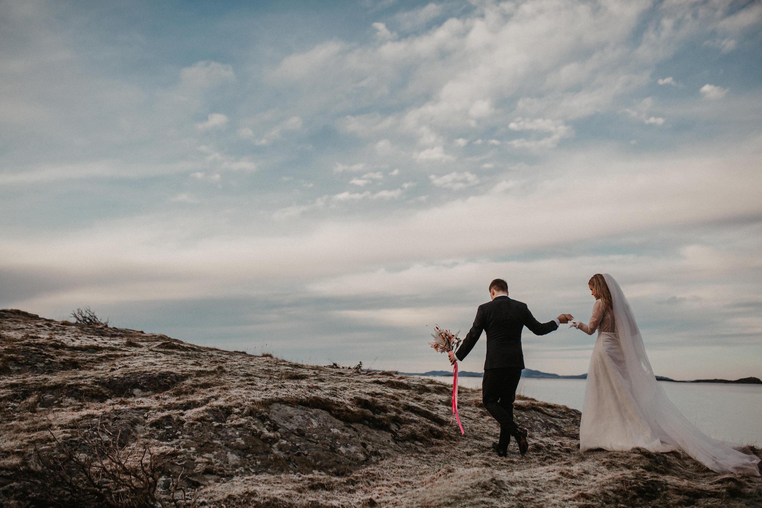 Winter wedding in rainy Stavanger. Свадебный фотограф Гродно Минск Destination wedding photographer