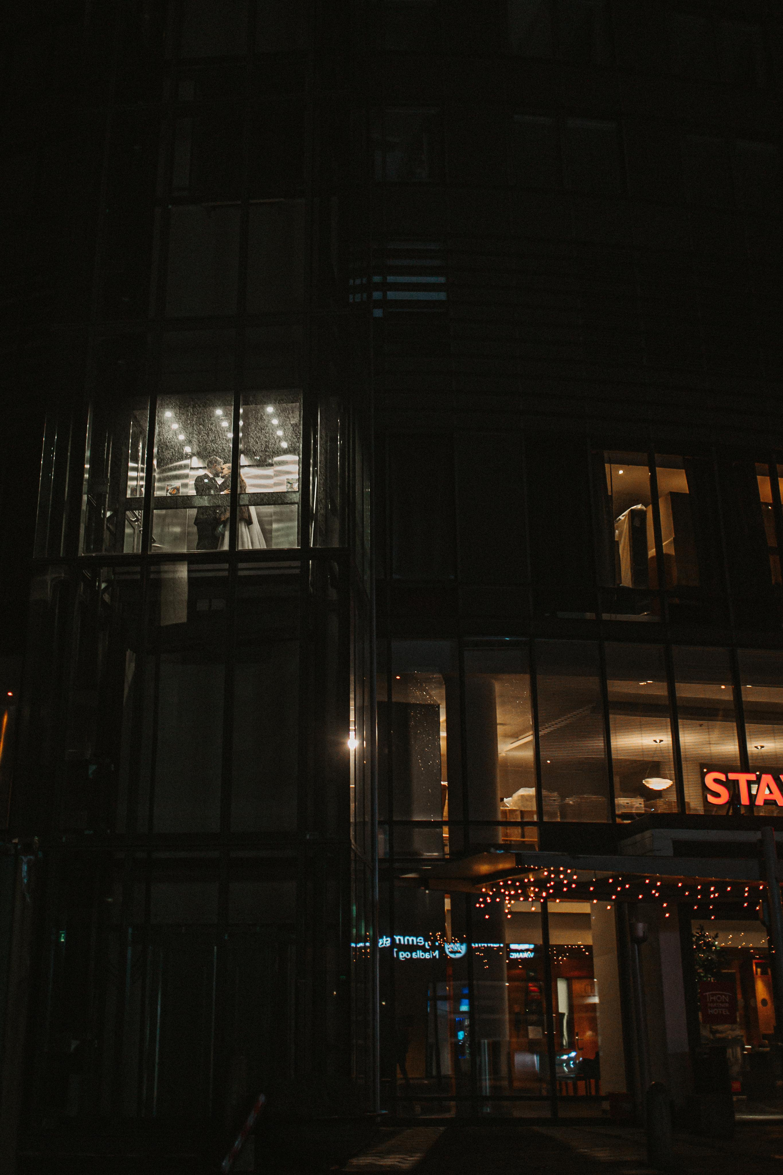 Winter wedding in rainy Stavanger. Свадебный фотограф Гродно Минск Destination wedding photographer