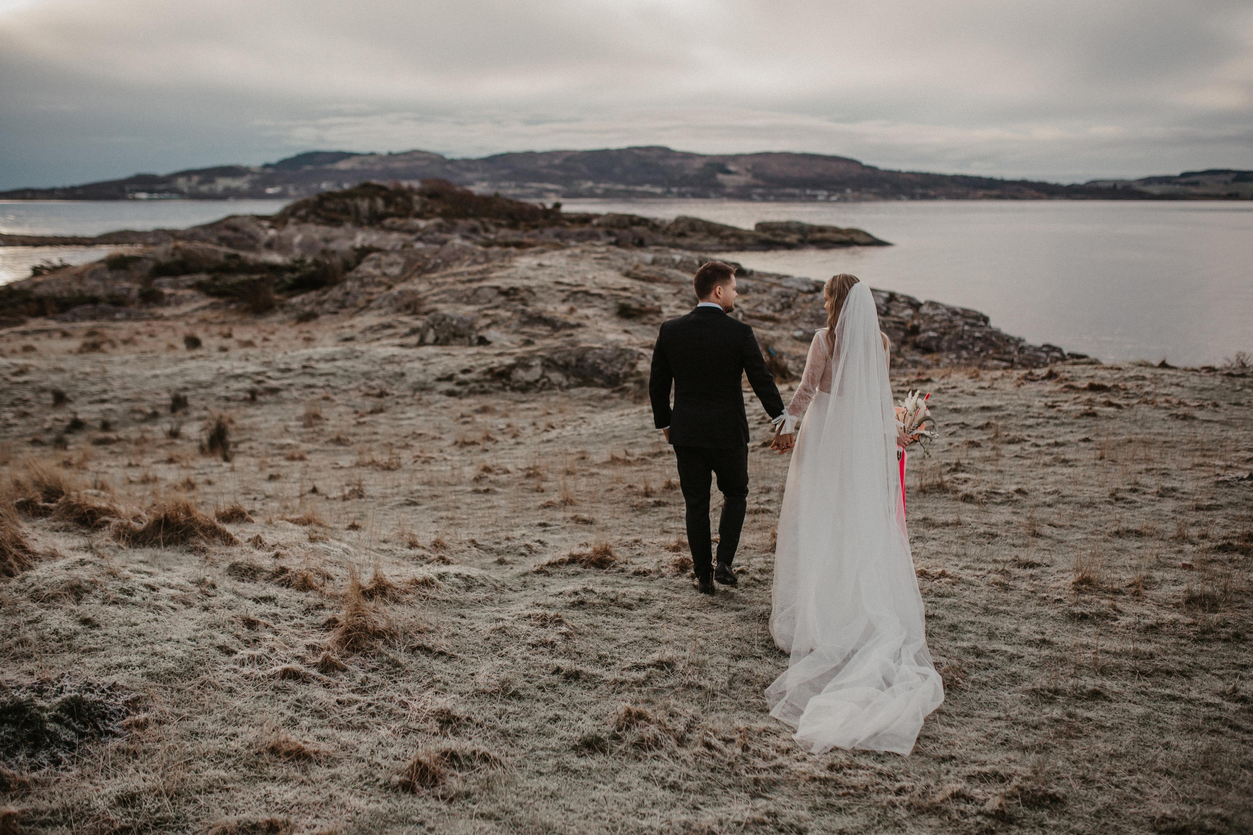 Winter wedding in rainy Stavanger. Свадебный фотограф Гродно Минск Destination wedding photographer