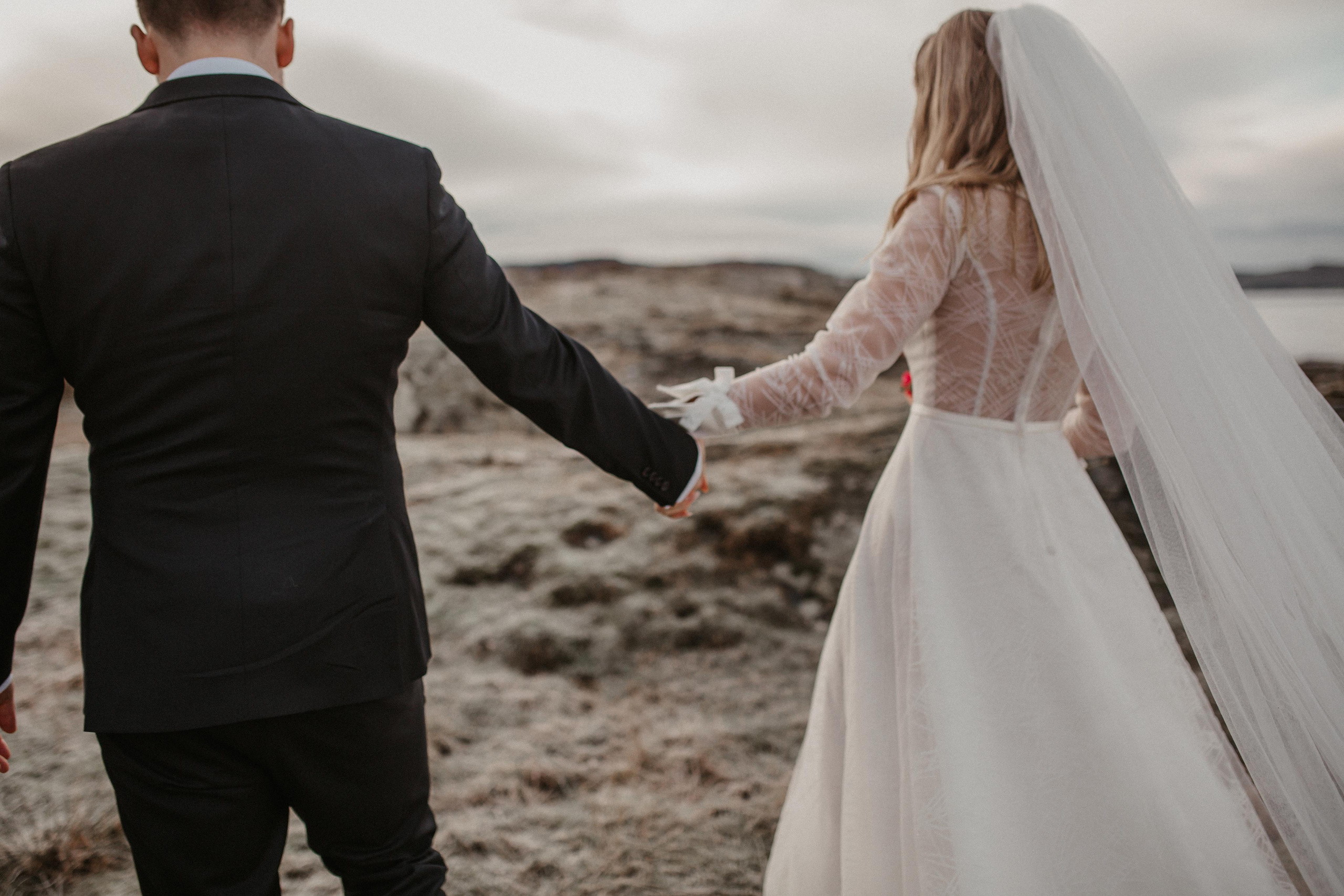 Winter wedding in rainy Stavanger. Свадебный фотограф Гродно Минск Destination wedding photographer