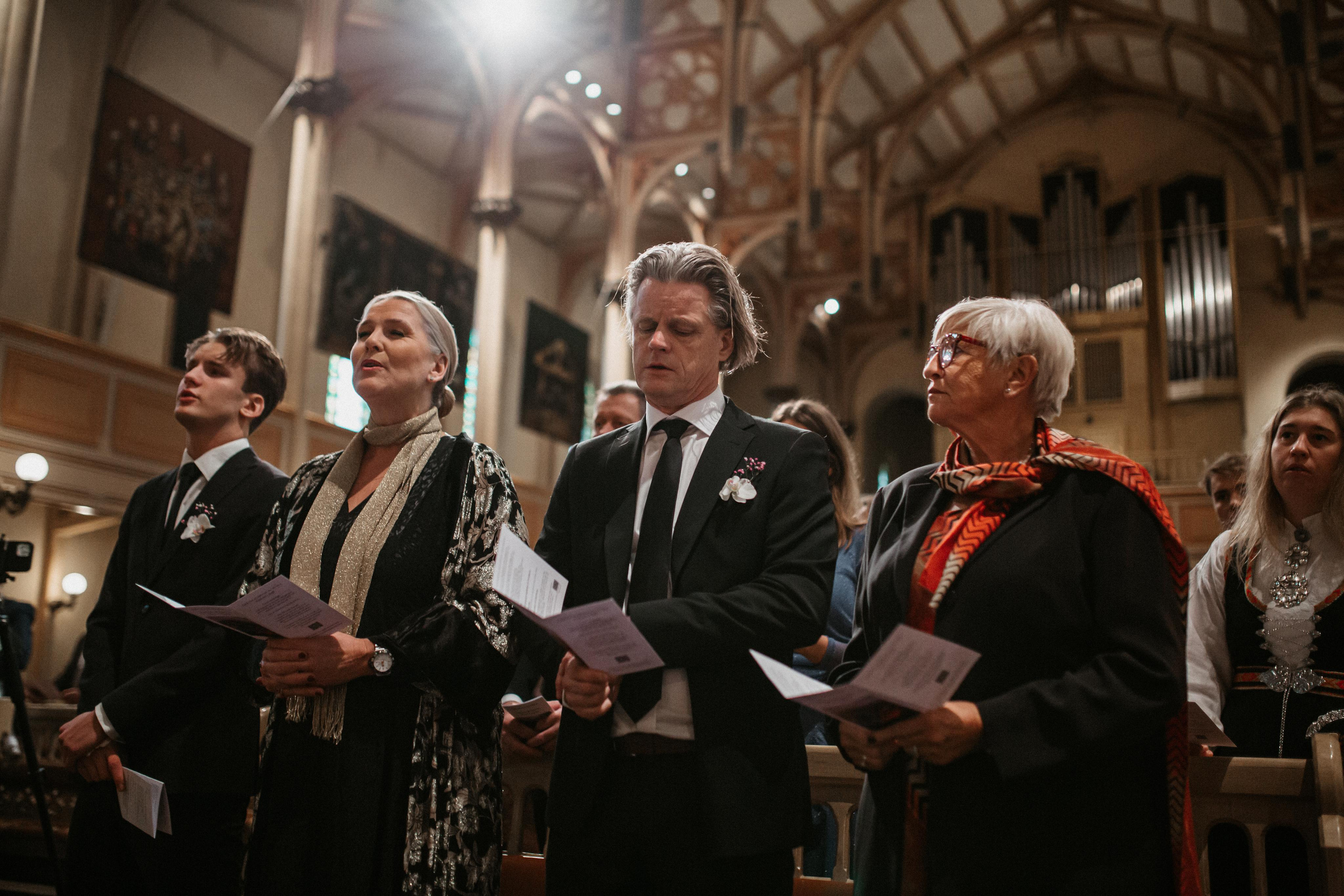 Winter wedding in rainy Stavanger. Свадебный фотограф Гродно Минск Destination wedding photographer