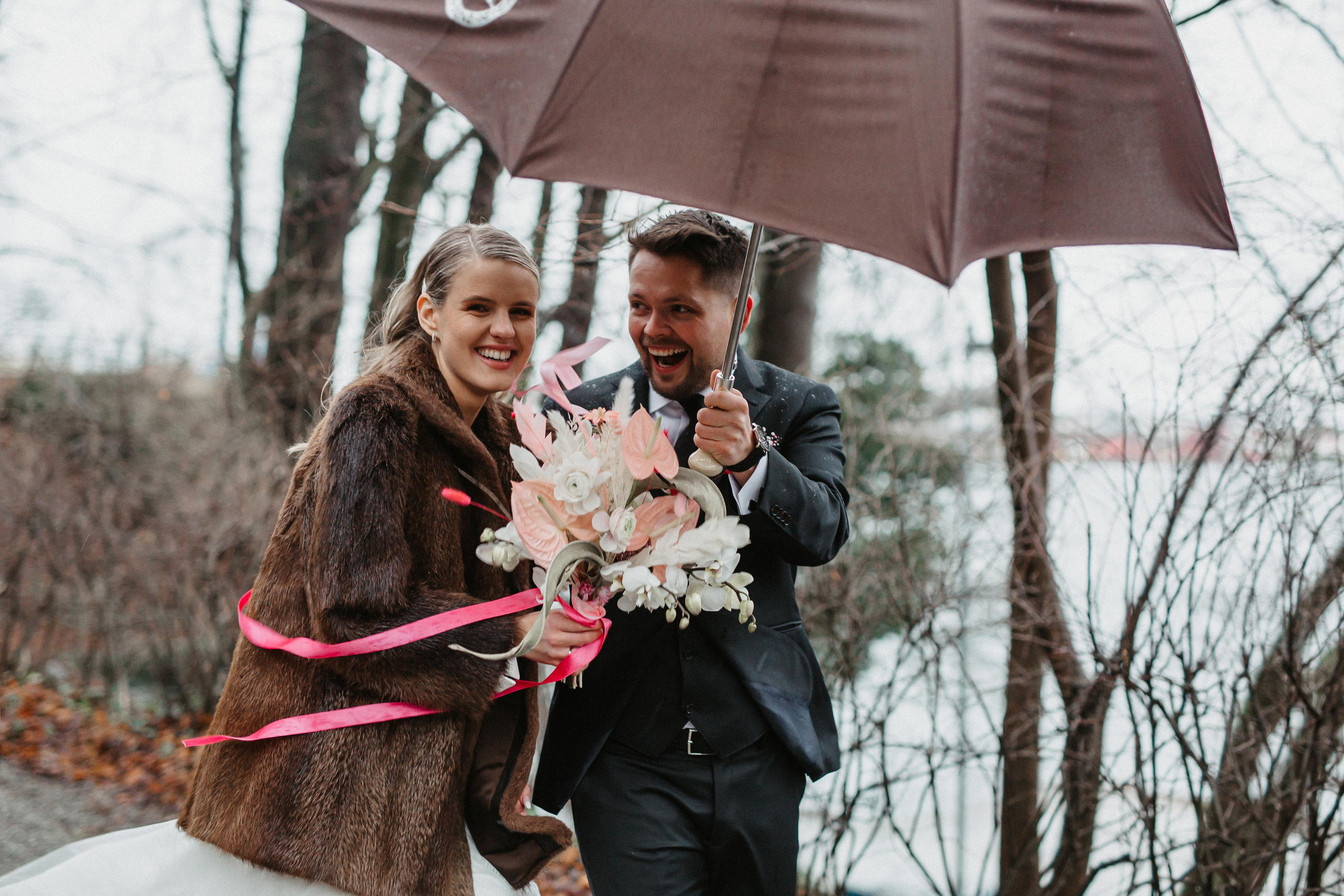 Winter wedding in rainy Stavanger. Свадебный фотограф Гродно Минск Destination wedding photographer