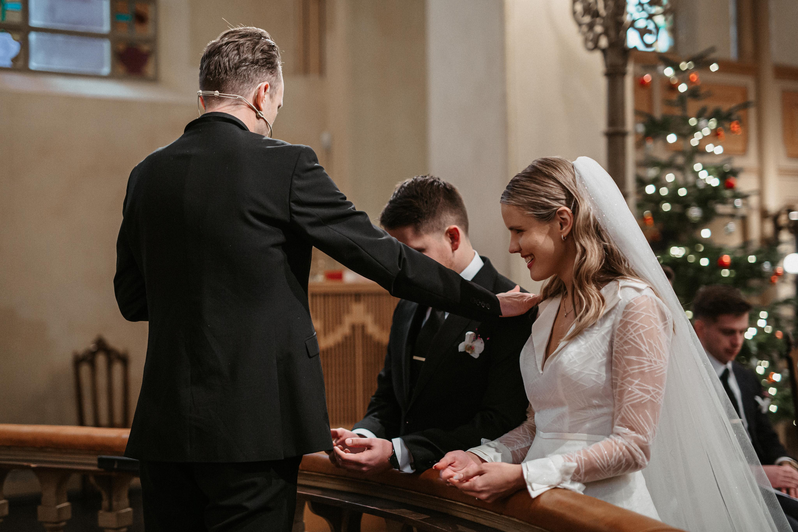 Winter wedding in rainy Stavanger. Свадебный фотограф Гродно Минск Destination wedding photographer