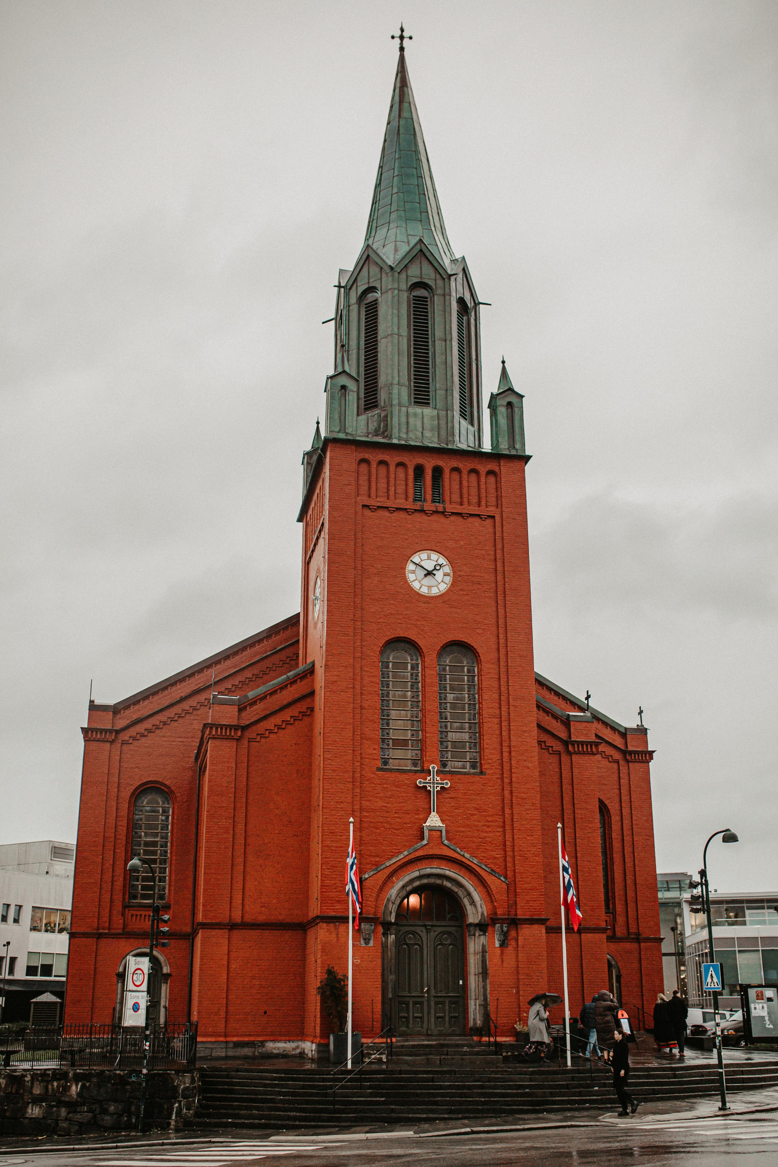 Winter wedding in rainy Stavanger. Свадебный фотограф Гродно Минск Destination wedding photographer