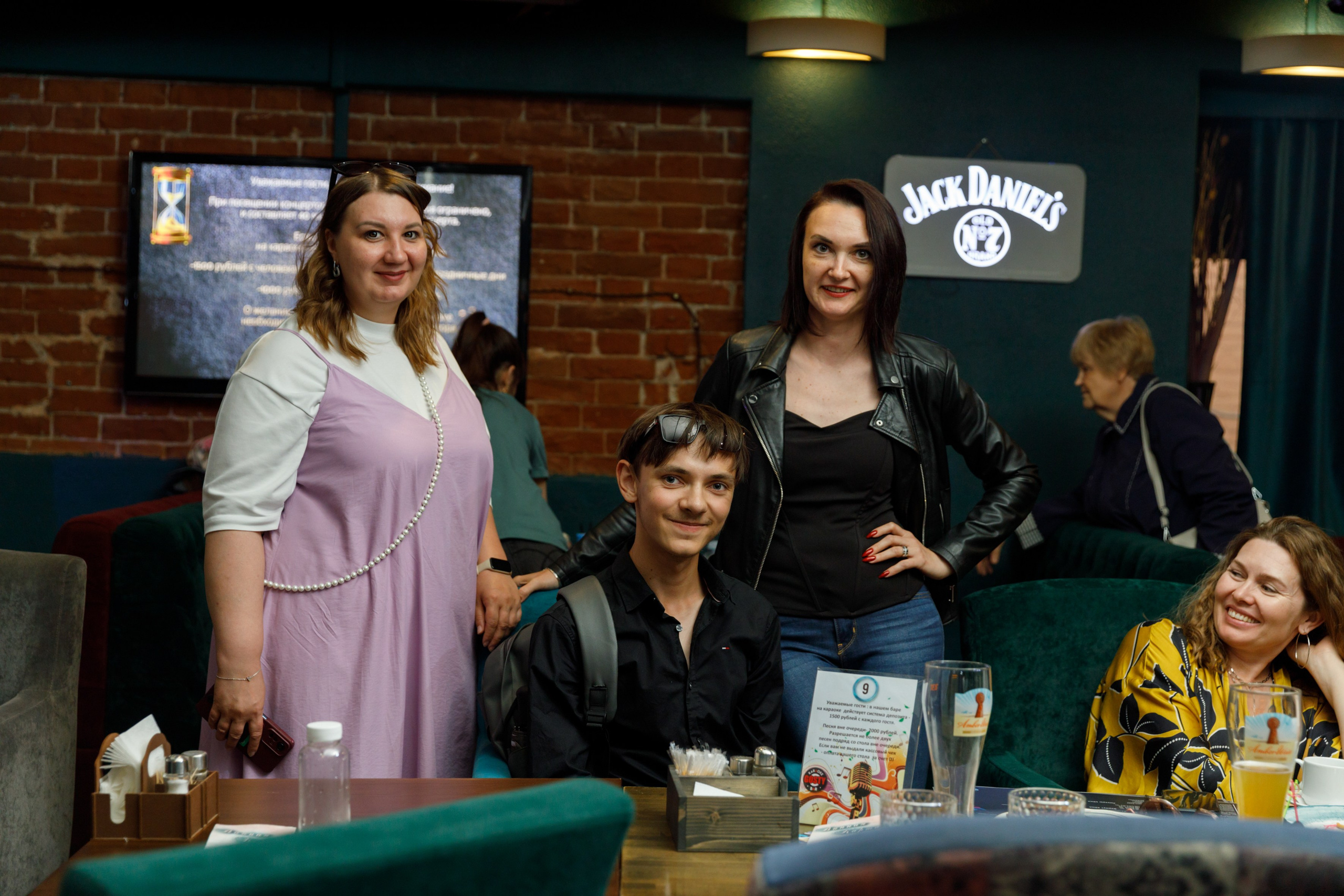 Концерт группы «Джентельмены удачи». Фотограф Анна Телекаева, выпускные альбомы, семейные и репортажные съемки в Омске