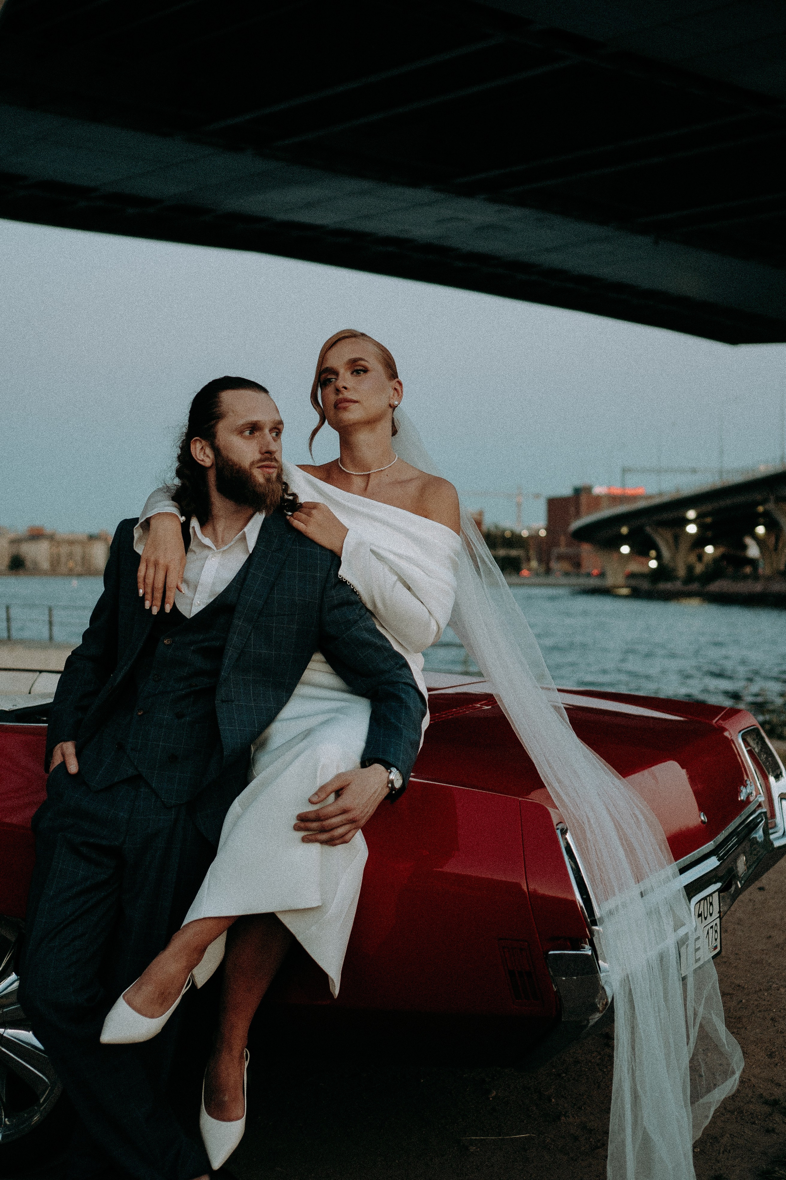 СВАДЕБНАЯ СЬЕМКА ВОЗЛЕ МСОТА БЕТАНКУРА НА КАБРИОЛЕТЕ. Профессиональный фотограф, Санкт-Петербург — Виктория Богомолова