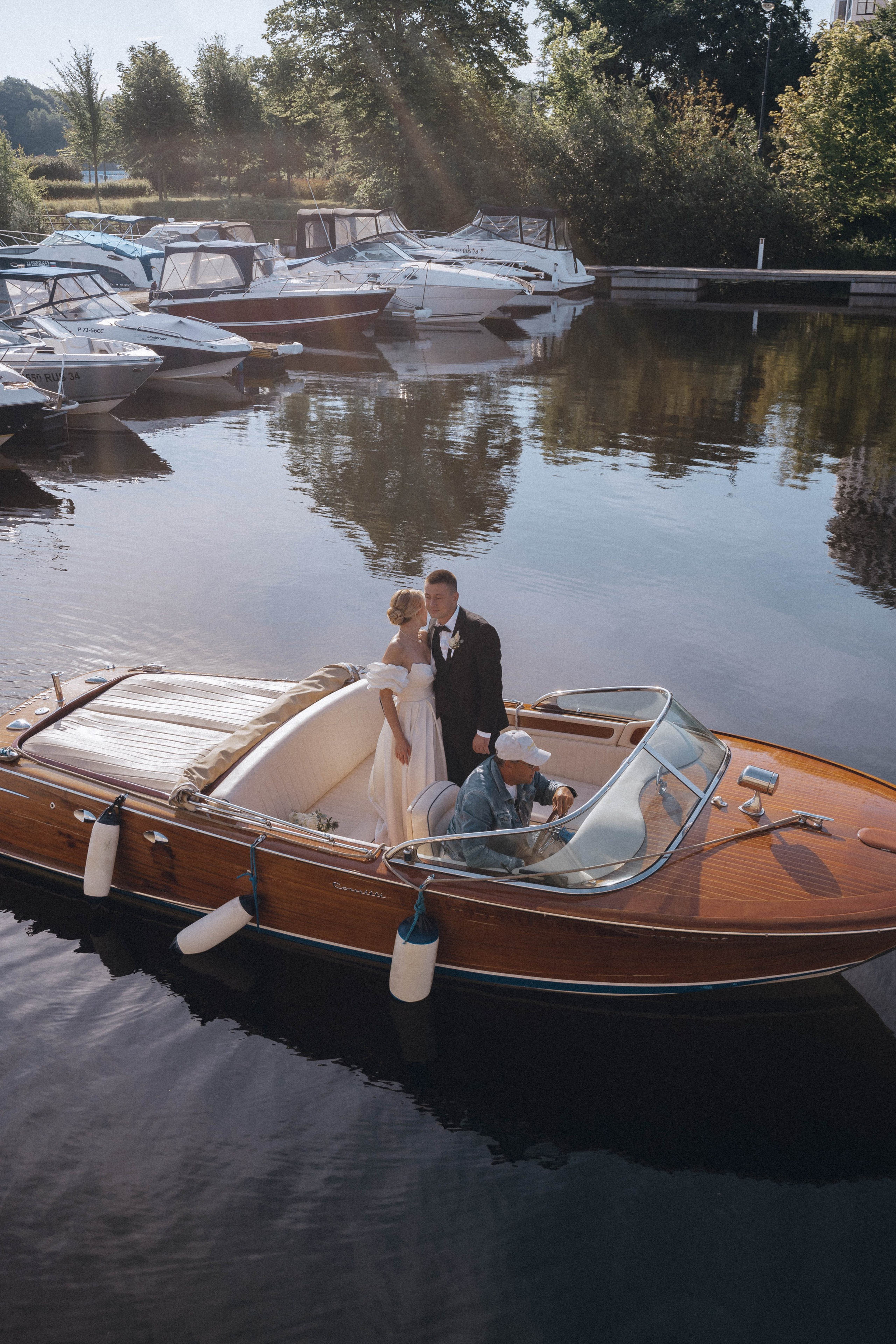 СВАДЕНБНАЯ СЬЕМКА НА КАТЕРЕ ПО КАНАЛАМ САНКТ-ПЕТЕРБУРГА И В АКВАТОРИИ НЕВЫ. Профессиональный фотограф, Санкт-Петербург — Виктория Богомолова