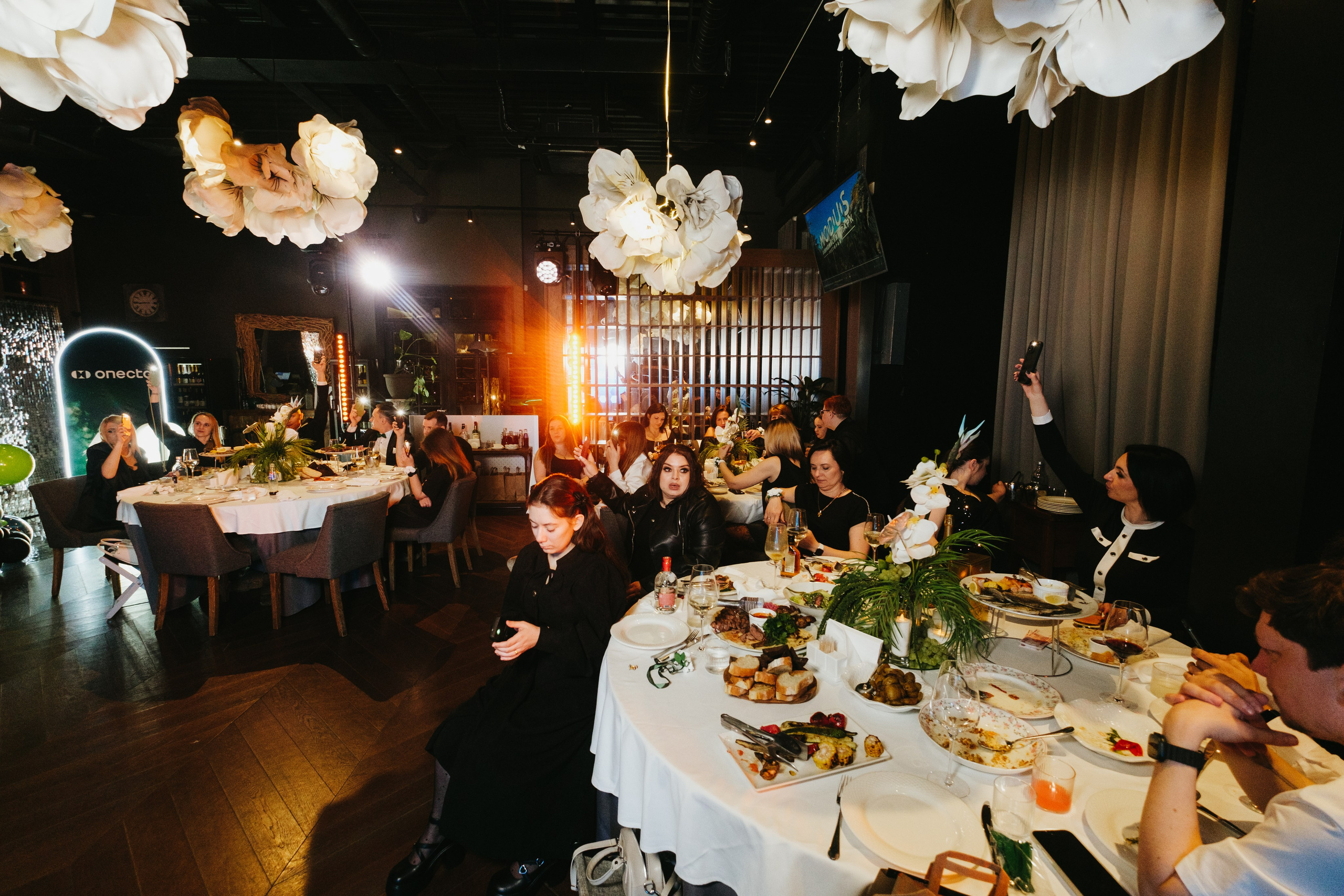 Корпоратив в Сириусу (Адлер) 10 лет компании. Свадебный фотограф Денис Ожигин в Краснодаре и крае. Эмоциональная и стильная съемка вашего дня