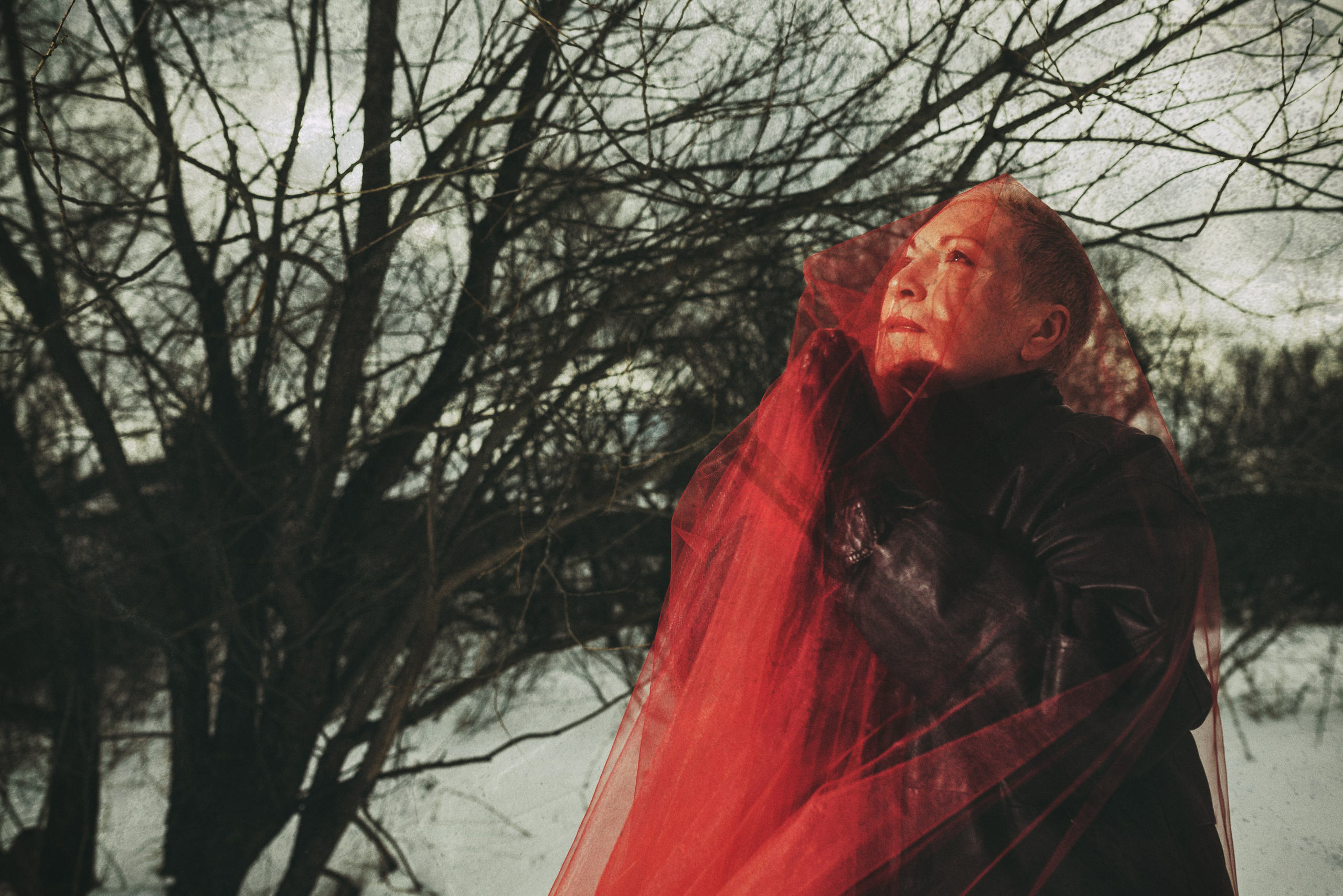 Когда стихают все голоса, слышно только одно: зов пути, по которому она идёт. Портретный и свадебный фотограф Москва Лучин Сергей