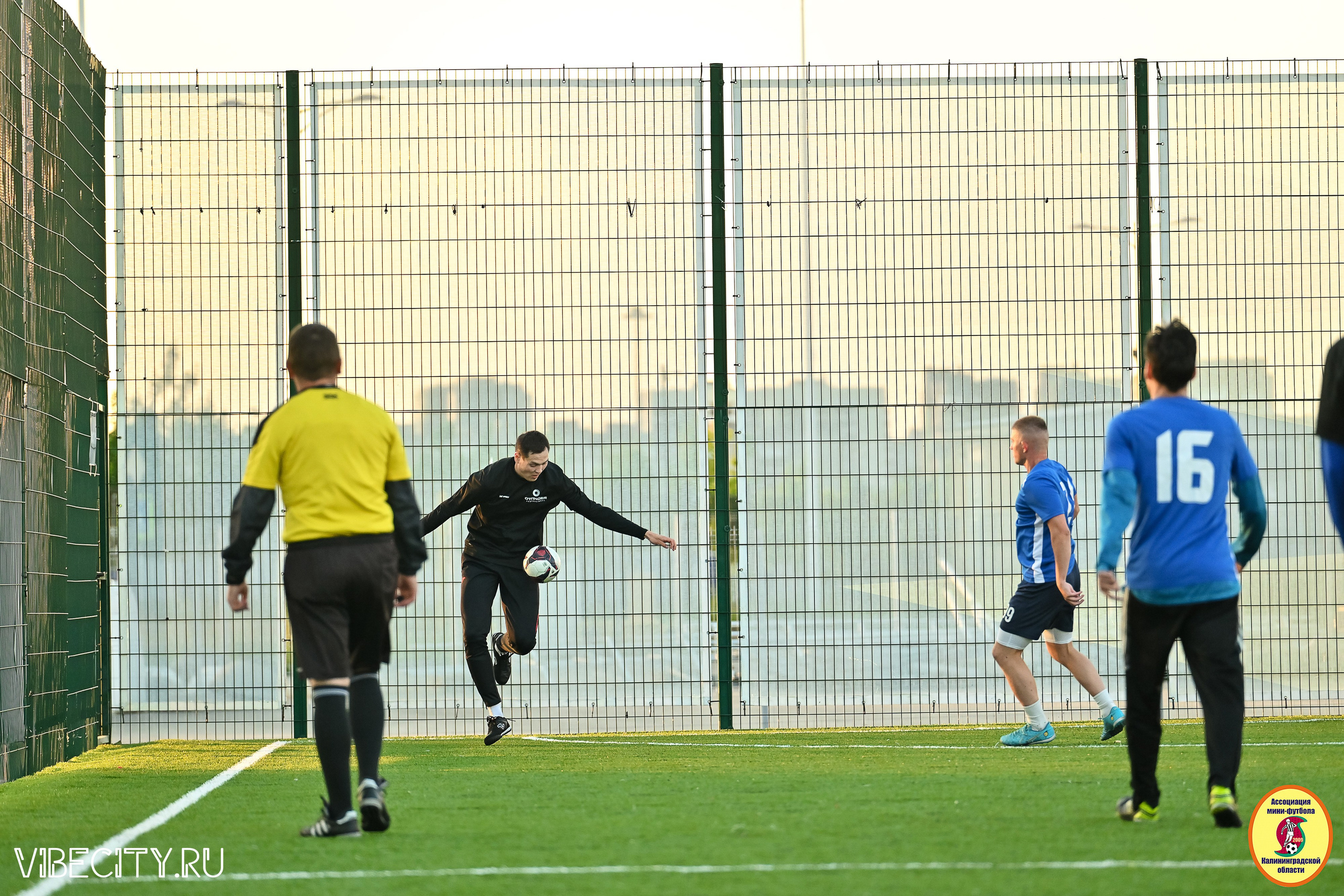 ИГРЫ МИНИ-ФУТБОЛЬНОЙ И КОРПОРАТИВНОЙ ЛИГИ. VIBECITY.RU Вайб Сити Ру Фоторепортажи Фотоотчеты Калининград
