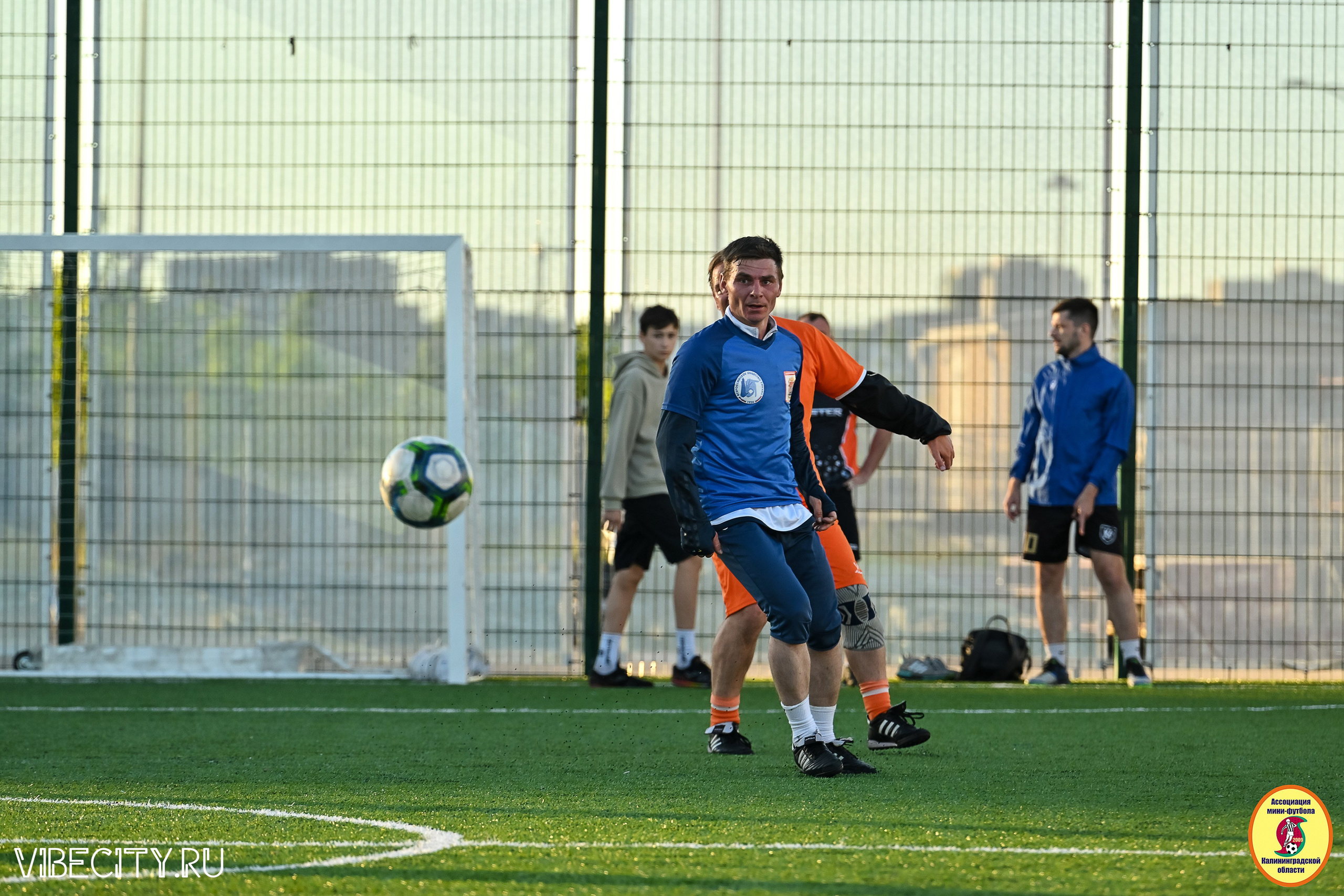 ИГРЫ МИНИ-ФУТБОЛЬНОЙ И КОРПОРАТИВНОЙ ЛИГИ. VIBECITY.RU Вайб Сити Ру Фоторепортажи Фотоотчеты Калининград