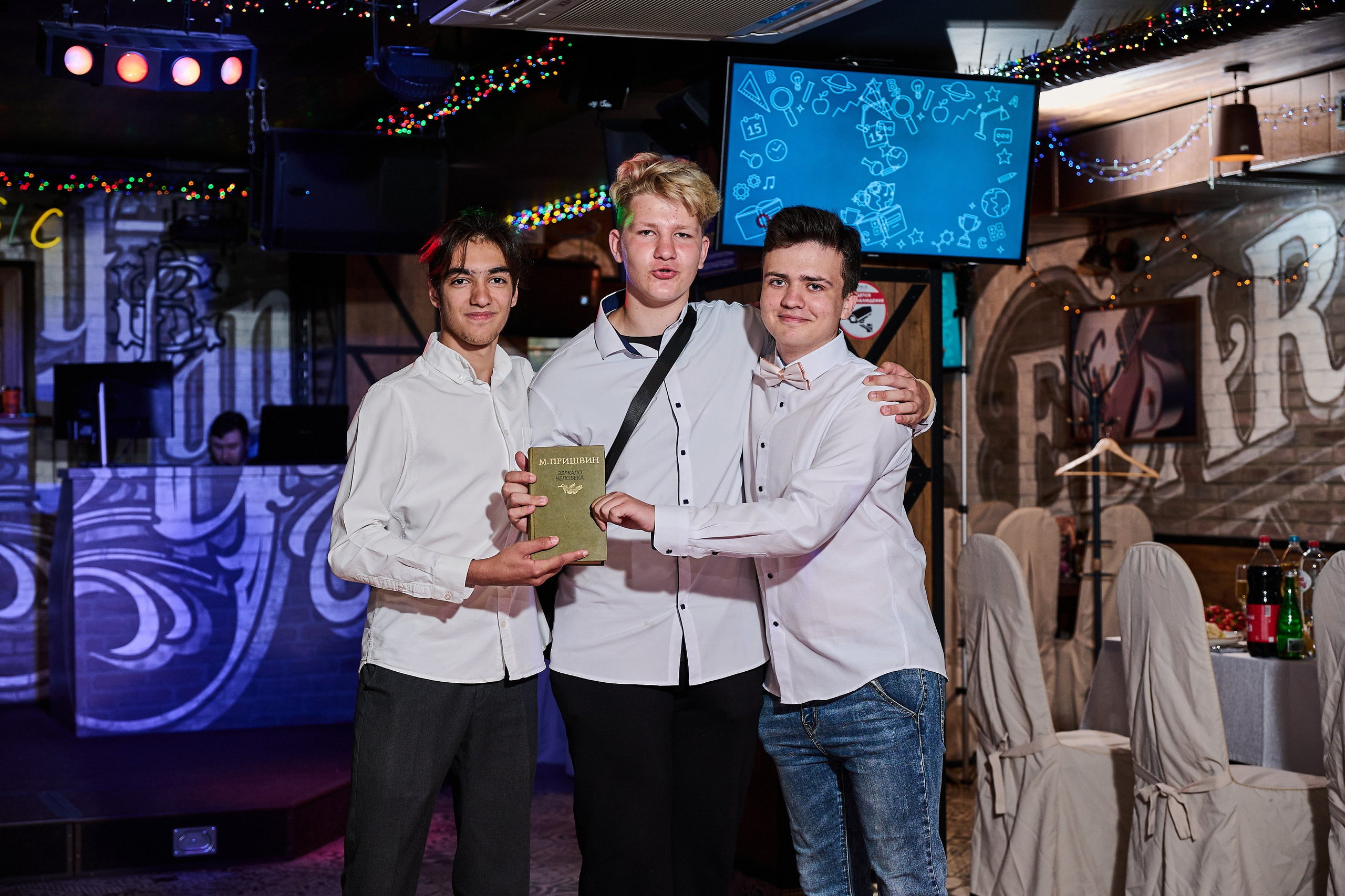 Выпускные и праздники. Выпускные альбомы. Предметная и контент съёмка. Фотостудия Klass