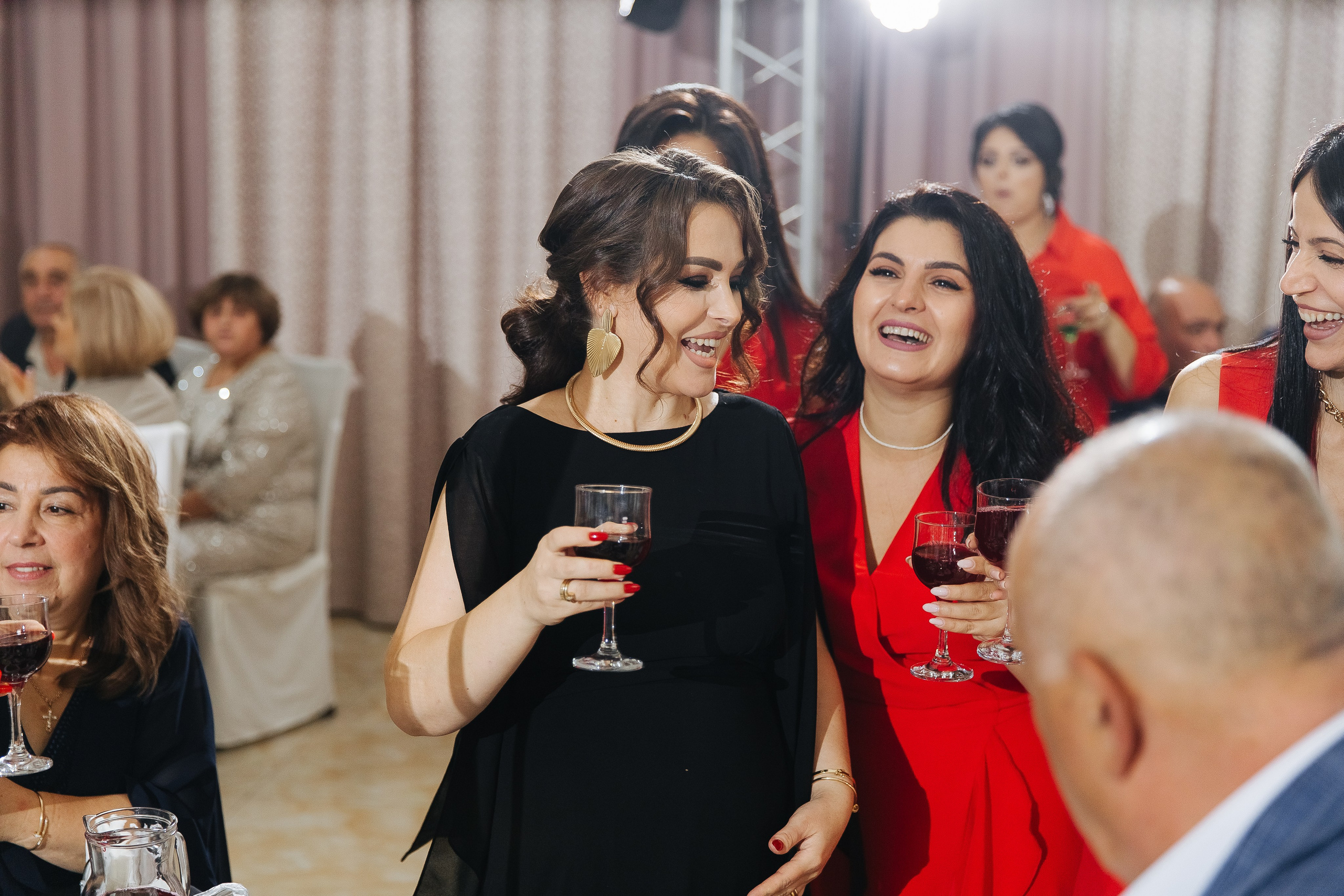 Ани и Назели. 35&5 День рождения, «Янтарь». Фотограф в Красноярске Надежда Воскресенская