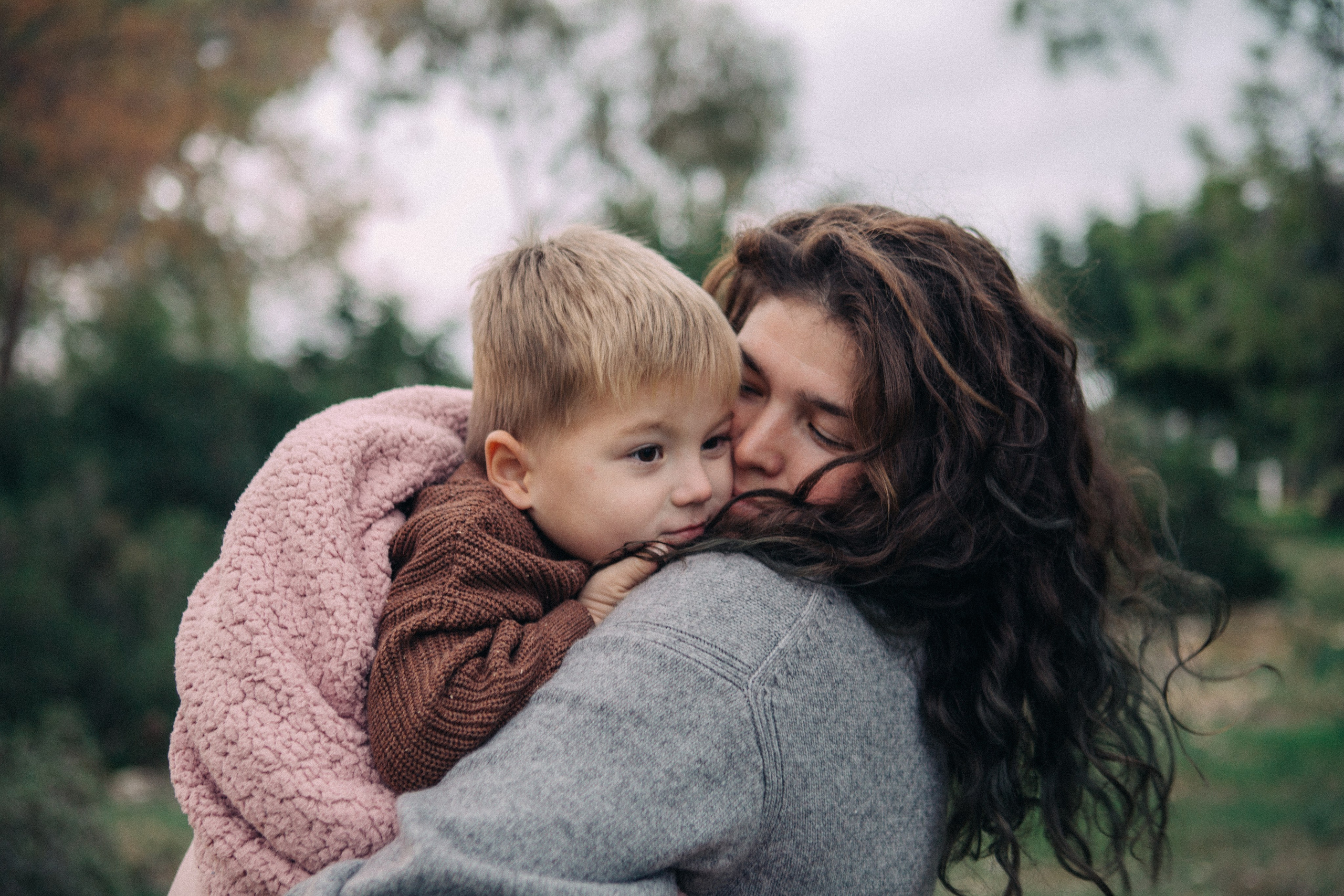 Nastya & Mr. Racoon. Portrait, family and pet photographer in Cyprus, Ksenia Bourdelle