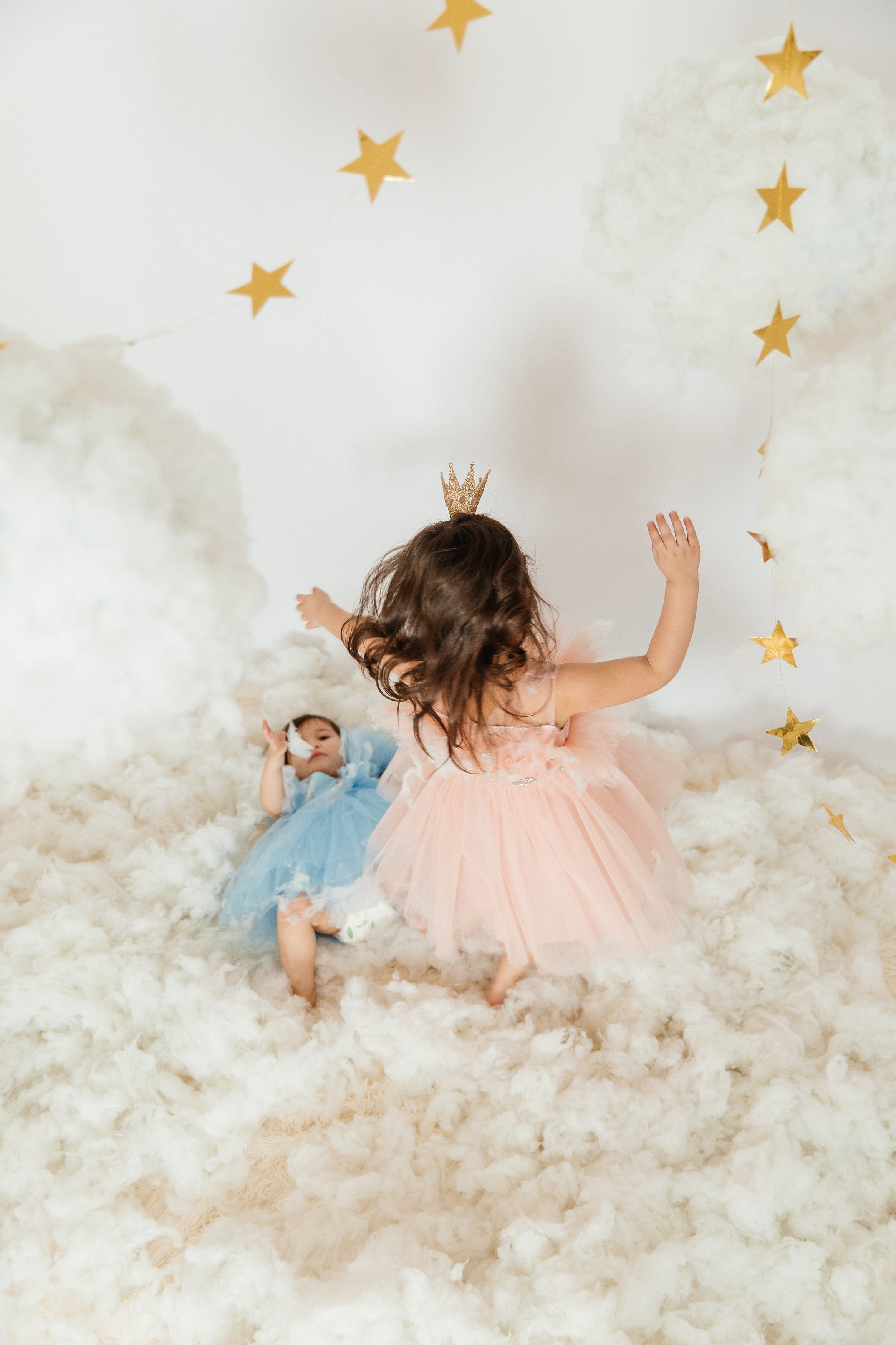 Маюша и Милаша в облаках. Воронистая Анастасия. Фотограф Якутия, Томпонский район