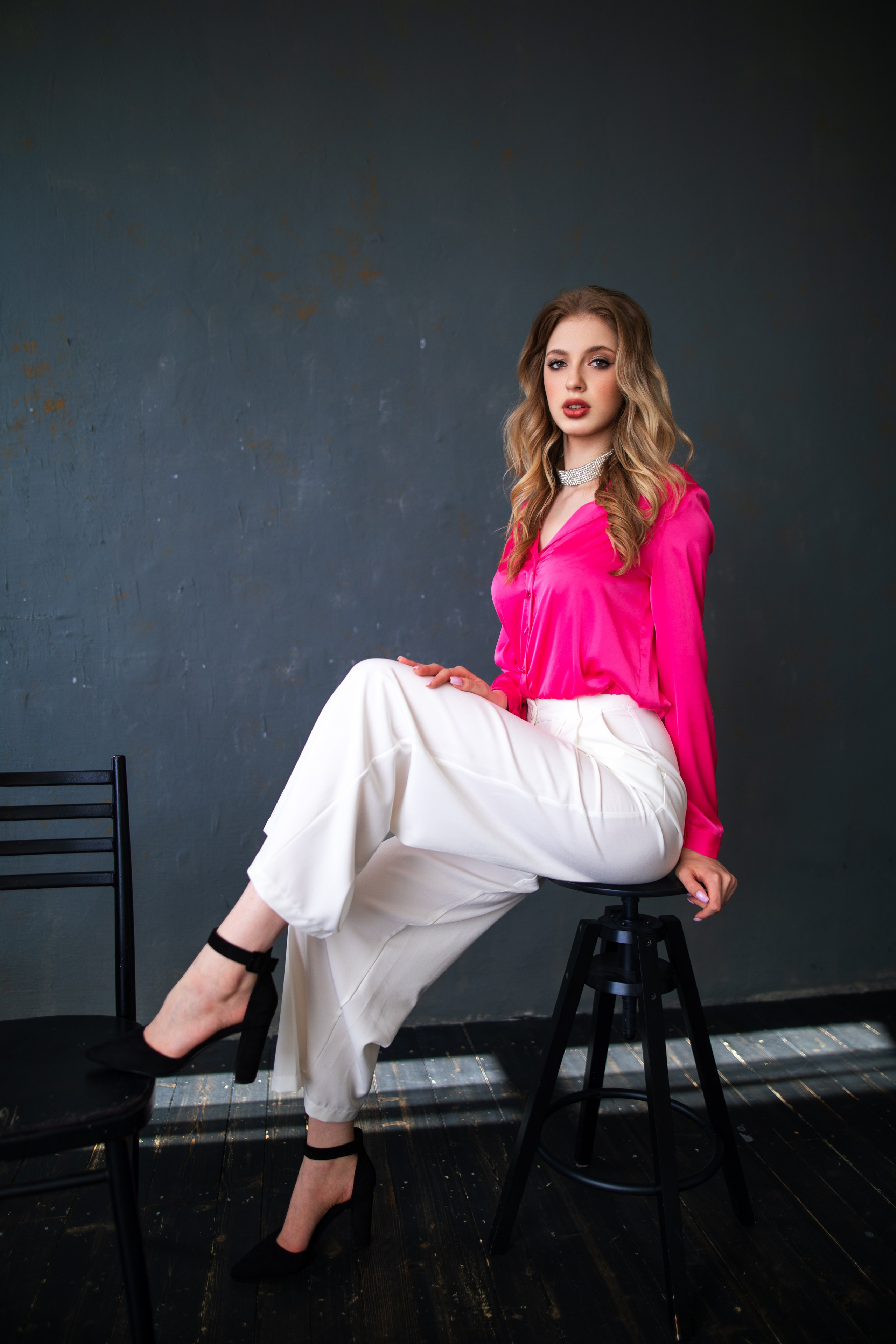 Съемка с Ксенией в студии с минимальным интерьером в формате для «себя»