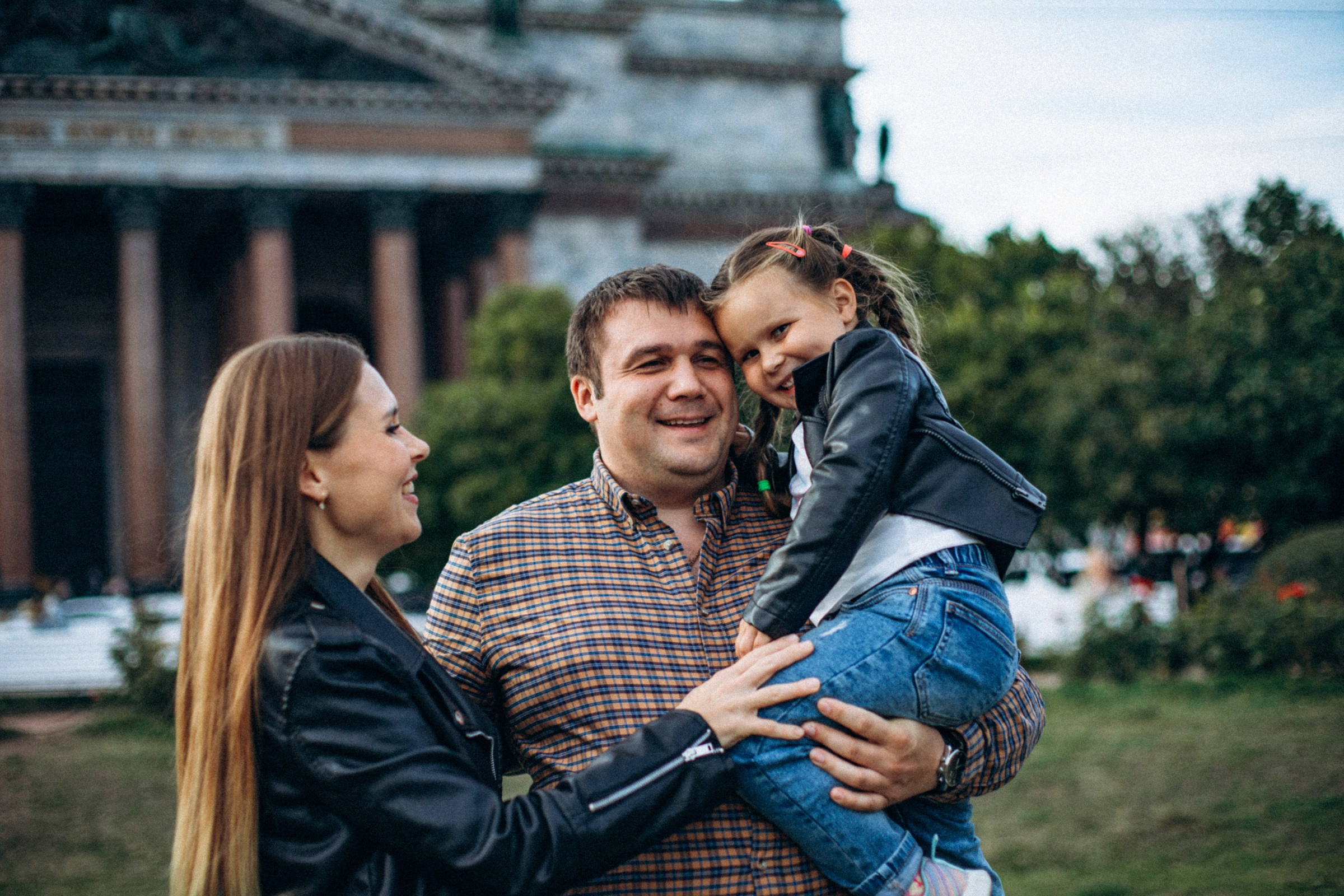 Мария с семьей в сентябре. Фотопрогулка в Петербурге. Индивидуальный и семейный фотограф в Санкт-Петербурге