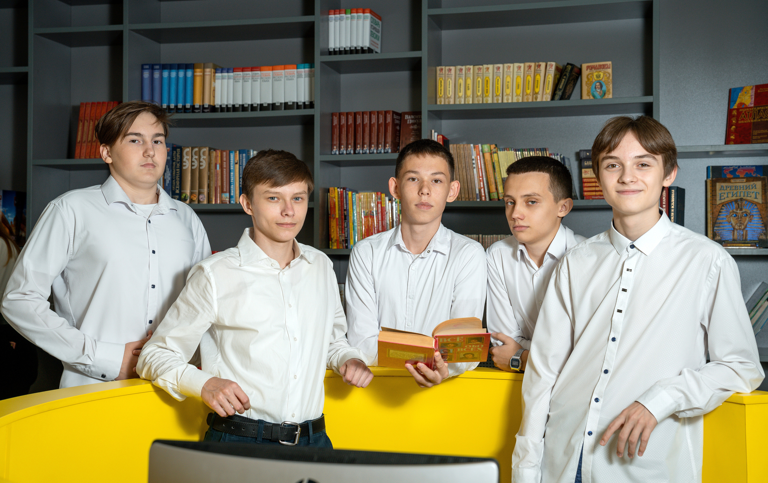 Выпускной альбом с 9 класса Школьная выпускная фотокнига