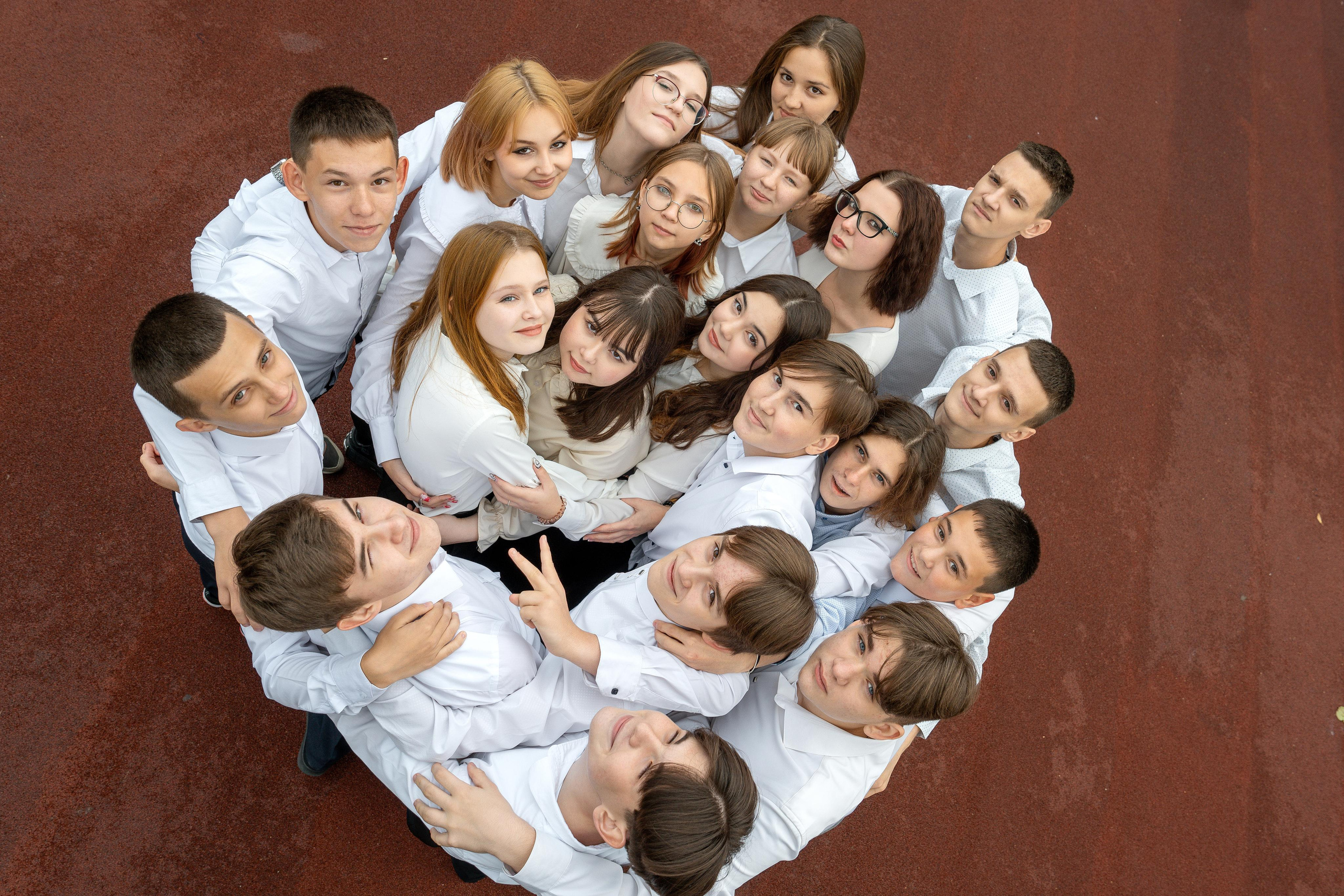 Выпускной альбом с 9 класса Школьная выпускная фотокнига