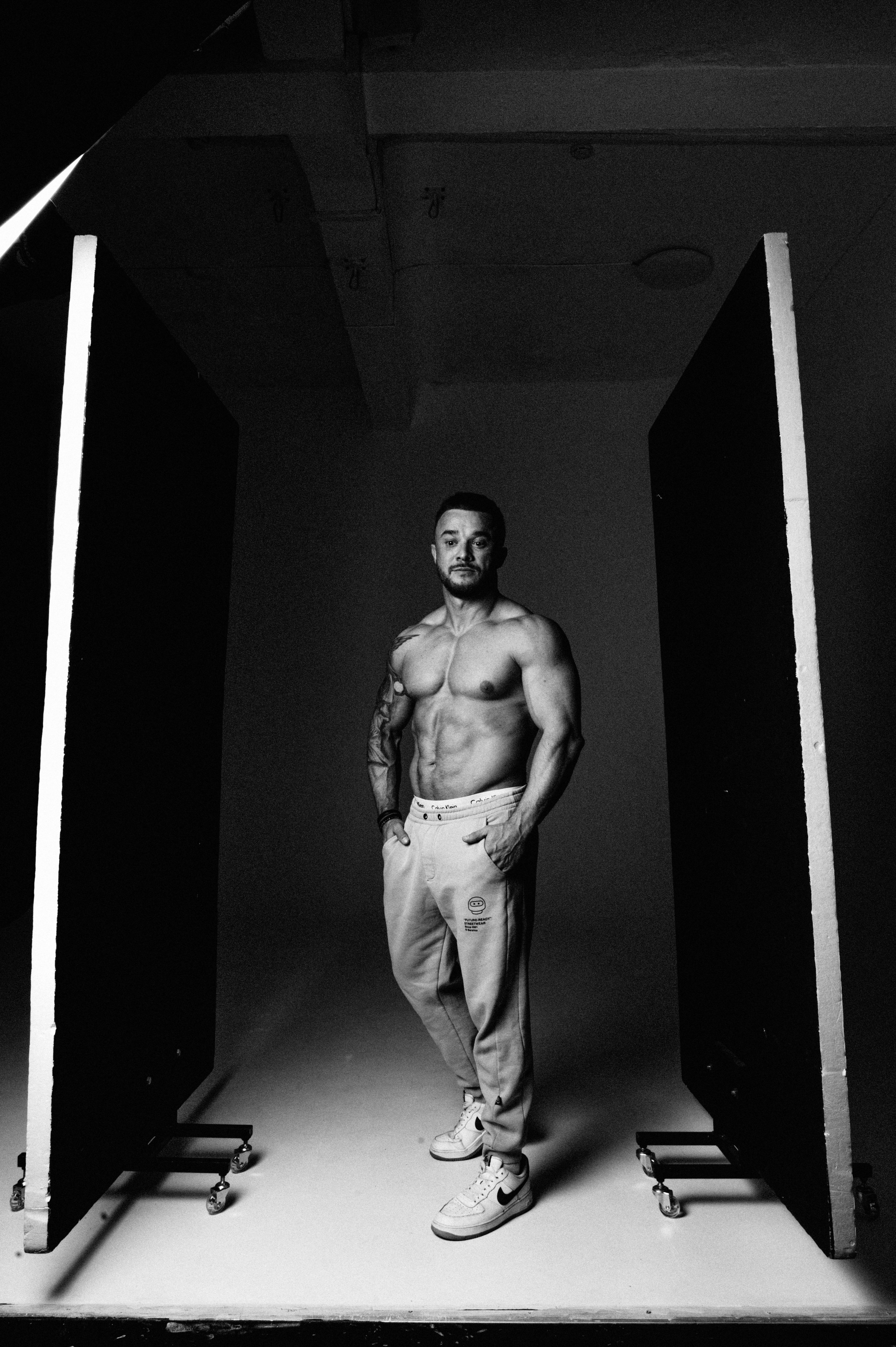 Константин. Профессиональный фотограф беременности в СПБ. Стильные фотосессии беременности в стиле минимализм и классическая фотография