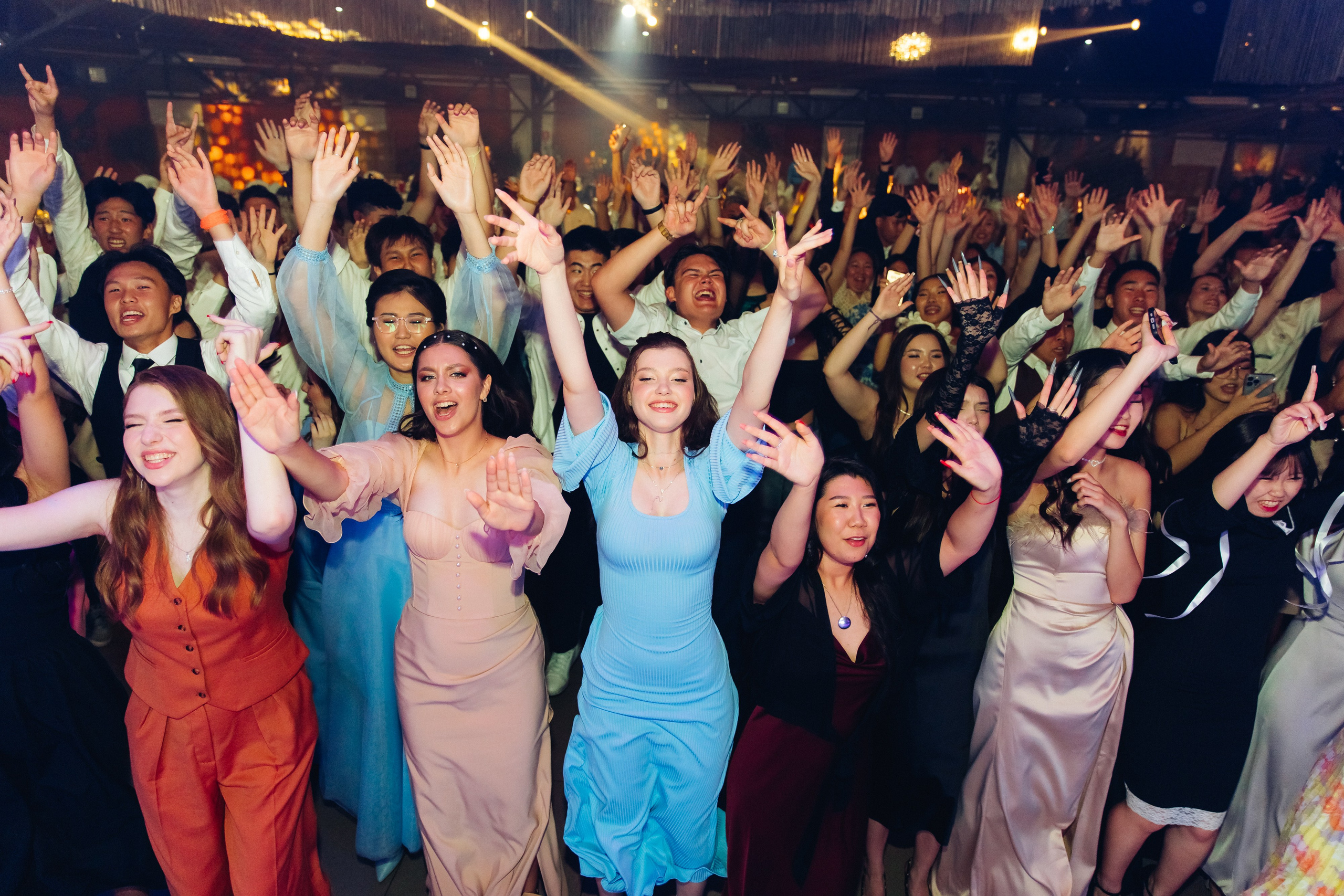 Выпускной вечер. 49 школа. Баран на корове. Свадебный и семейный фотограф в Улан-Удэ