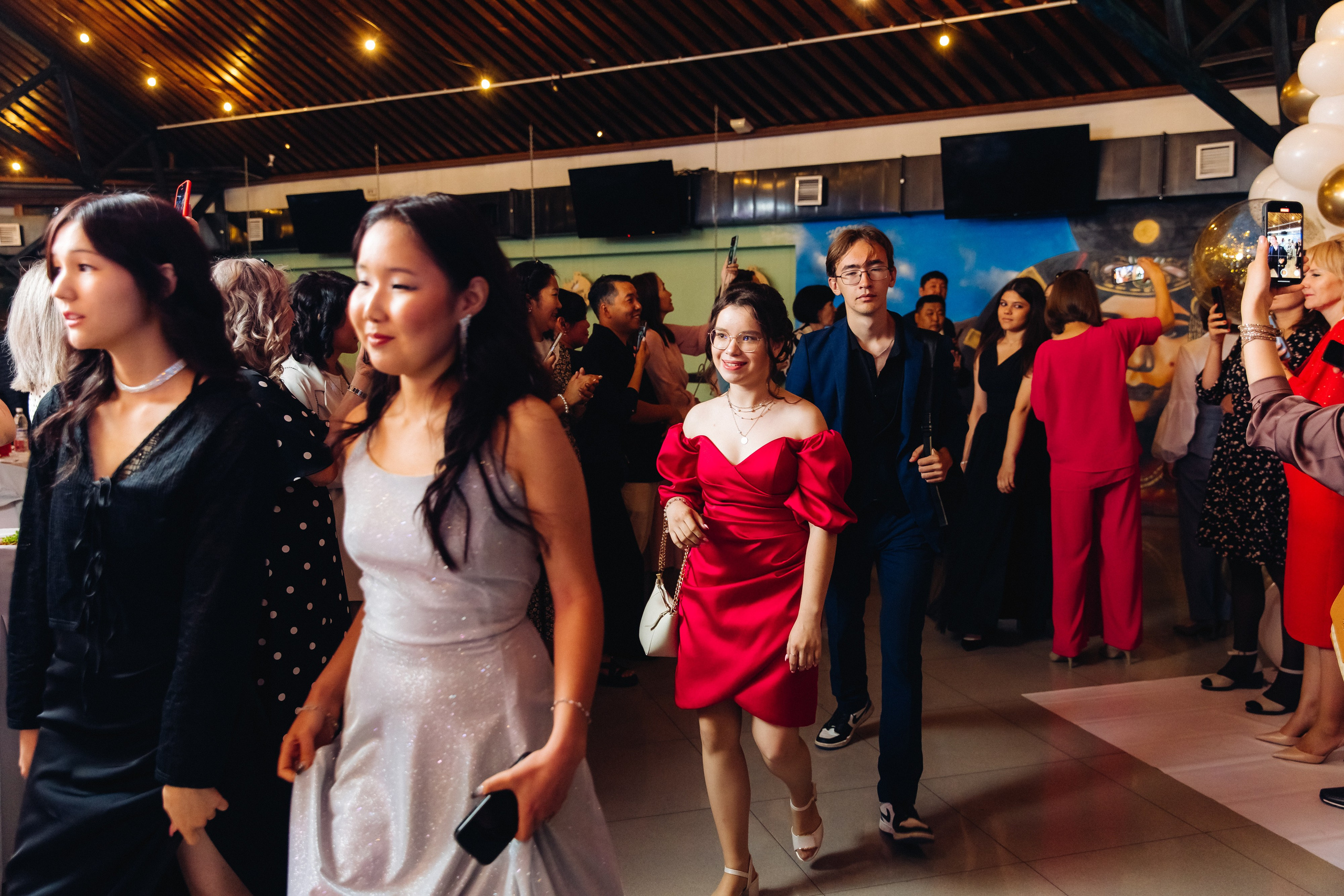 Выпускной вечер. 49 школа. Баран на корове. Свадебный и семейный фотограф в Улан-Удэ