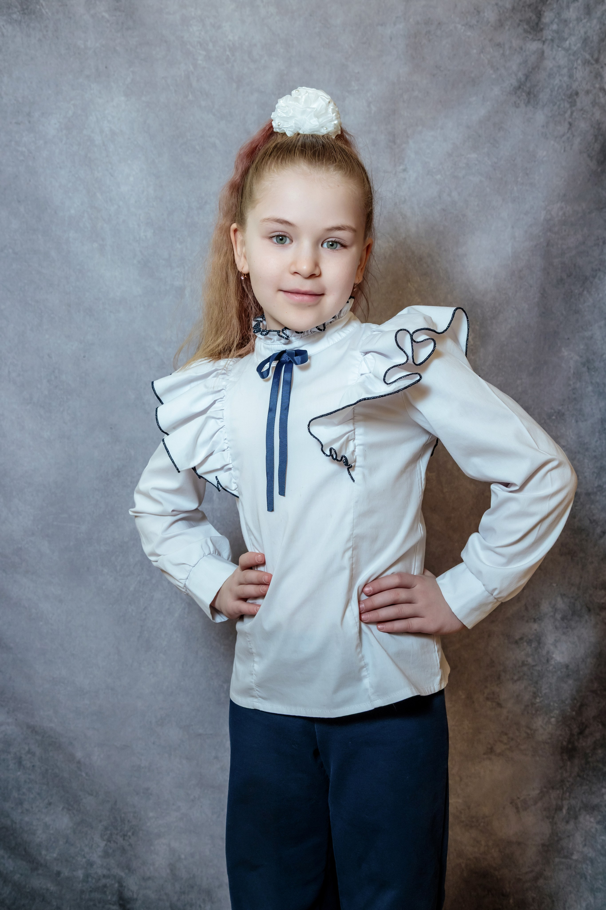 1 Я класс — портретная съемка + фото за партами. Фотограф Алина Лебедь