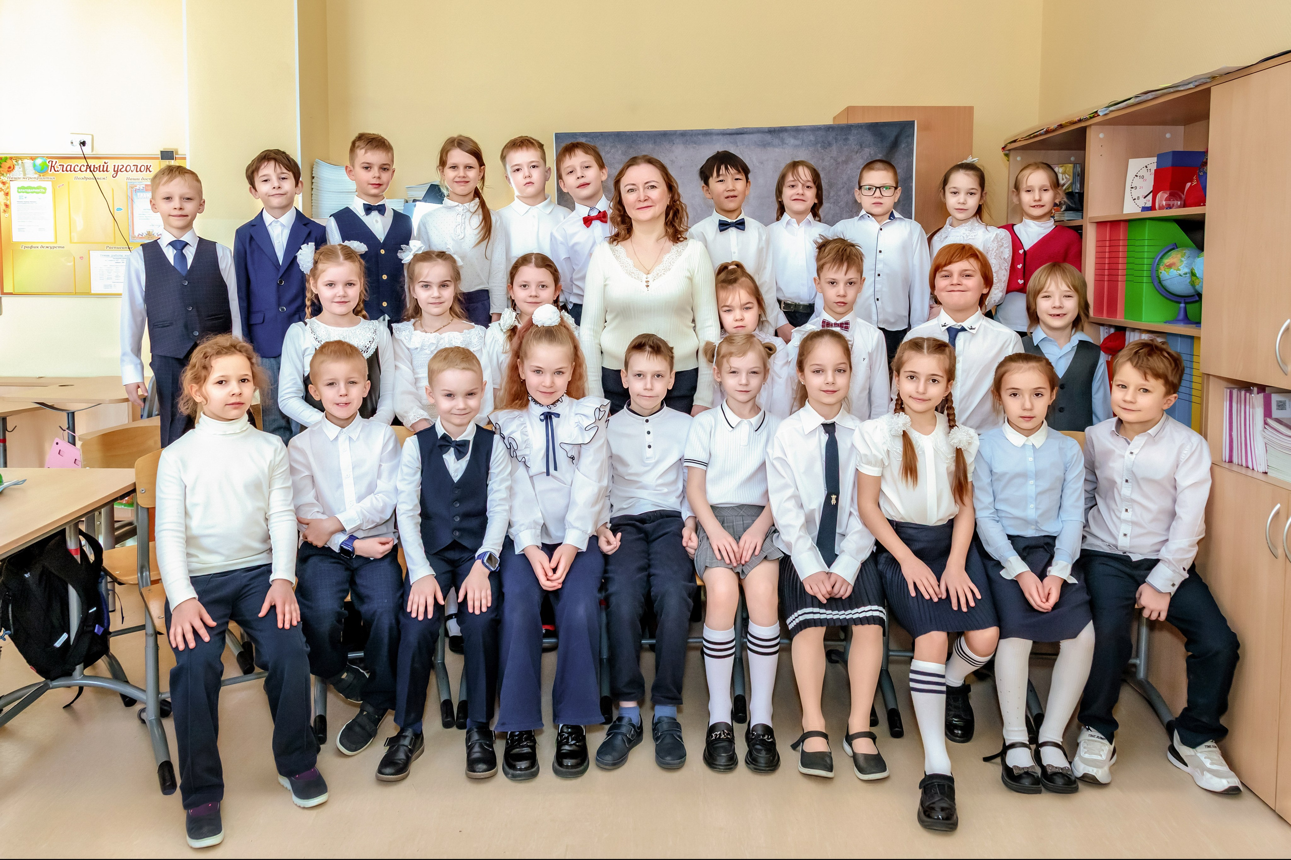 1 Я класс — портретная съемка + фото за партами. Фотограф Алина Лебедь
