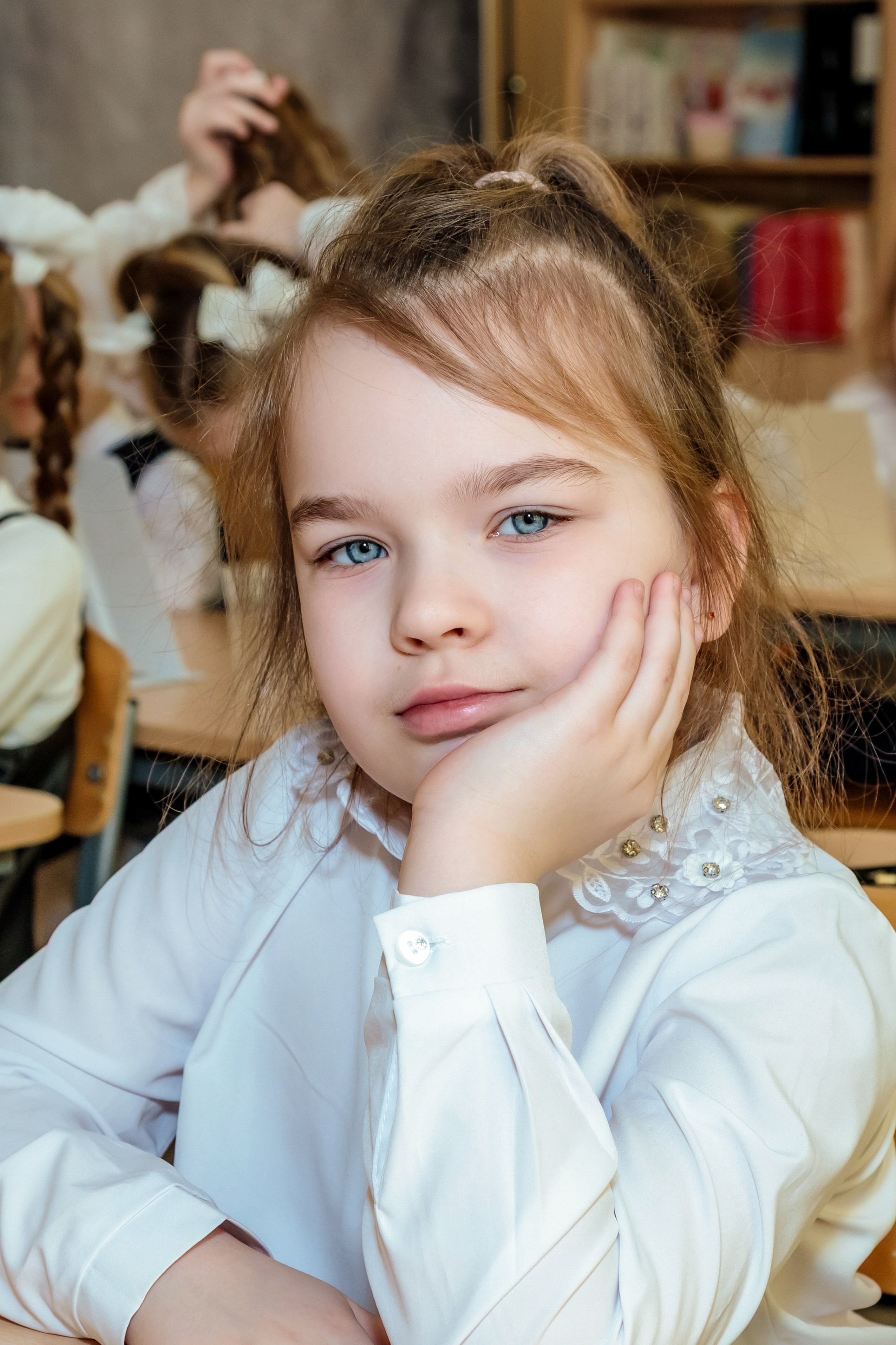 1 Я класс — портретная съемка + фото за партами. Фотограф Алина Лебедь