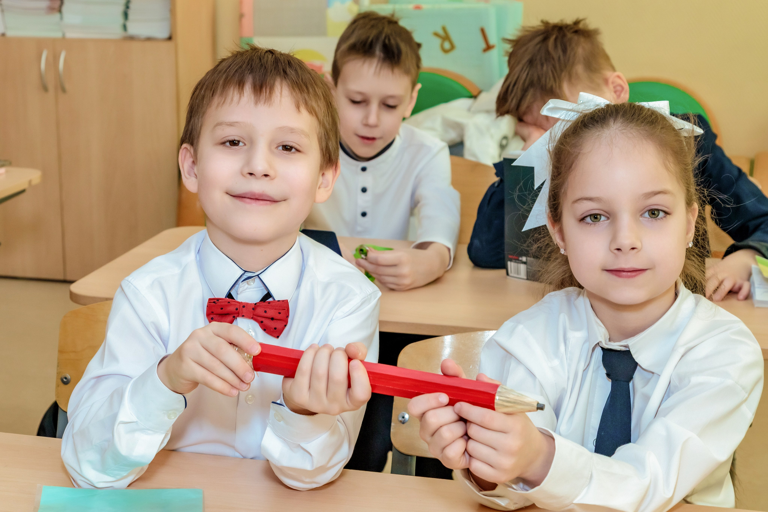 1 Я класс — портретная съемка + фото за партами. Фотограф Алина Лебедь