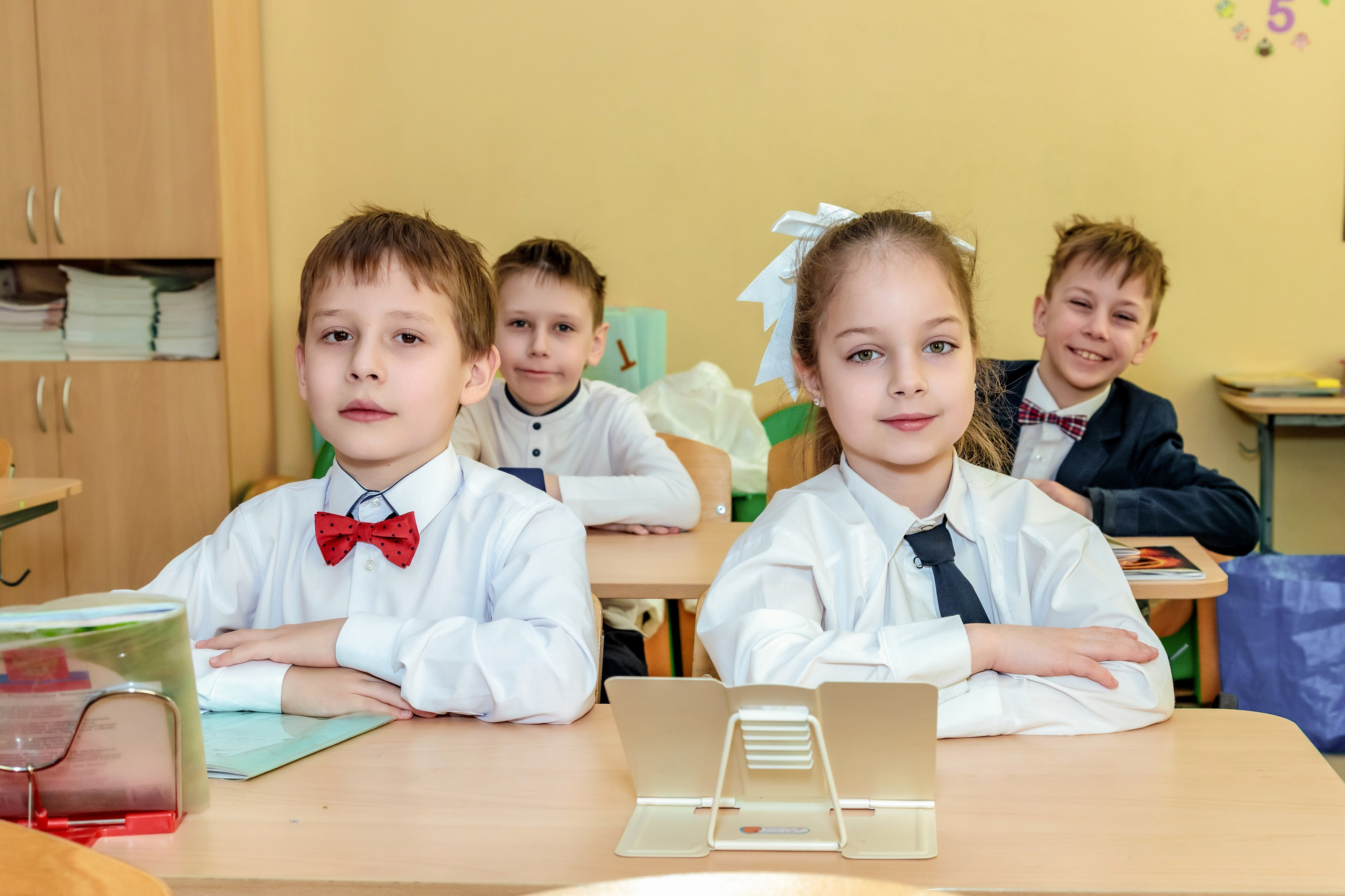 1 Я класс — портретная съемка + фото за партами. Фотограф Алина Лебедь