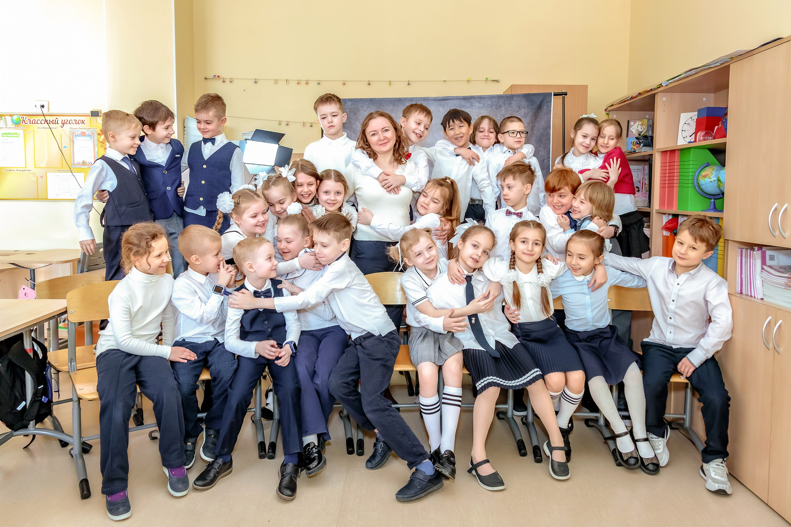 1 Я класс — портретная съемка + фото за партами. Фотограф Алина Лебедь