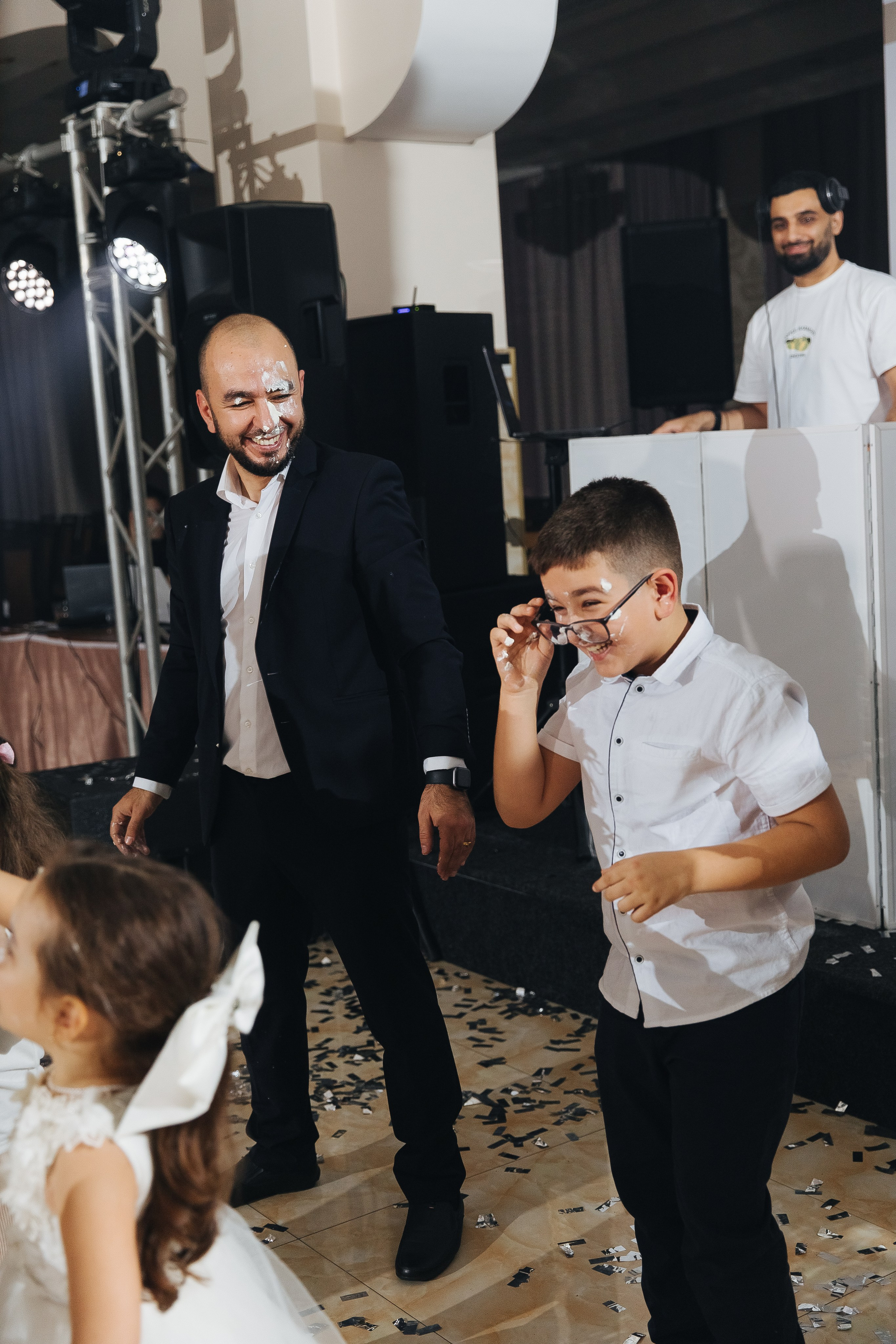 Ани и Назели. 35&5 День рождения, «Янтарь». Фотограф в Красноярске Надежда Воскресенская