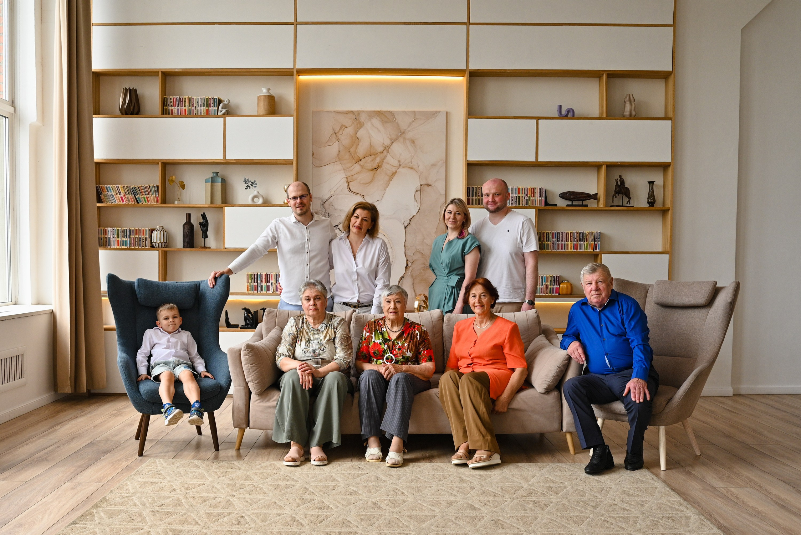 Счастливая большая семья. Компания и фотошкола по созданию контента в Москве