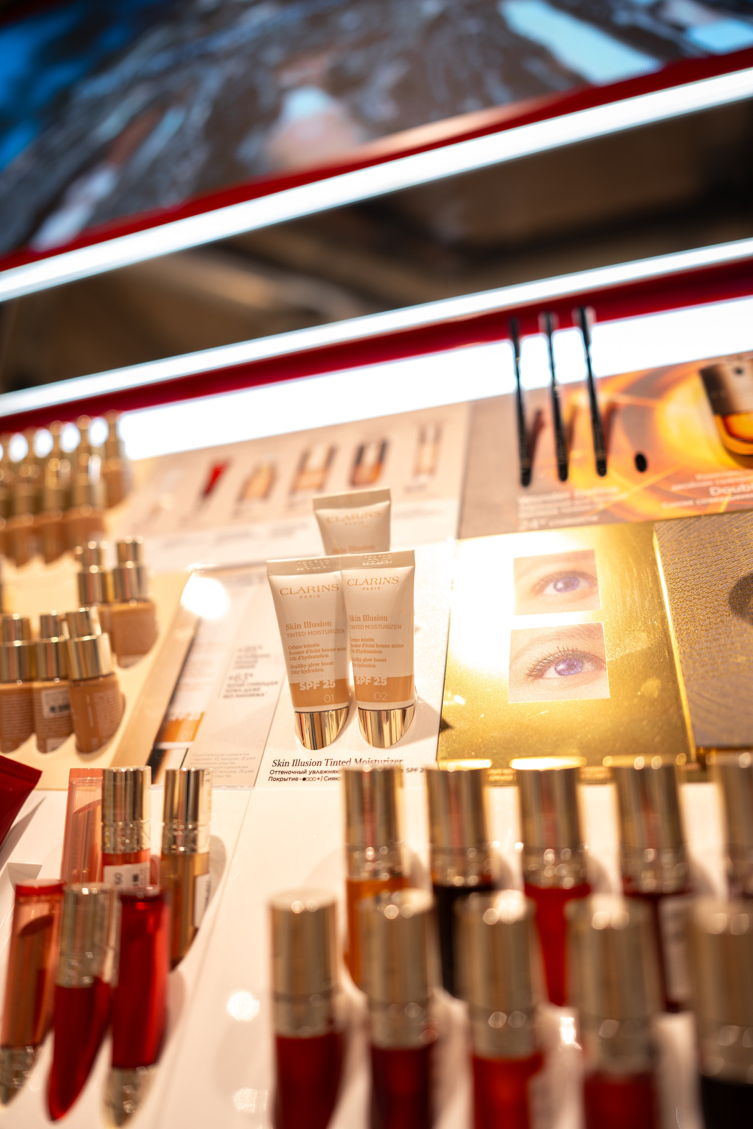 Съёмка стенда косметики Clarins в Золотом яблоке