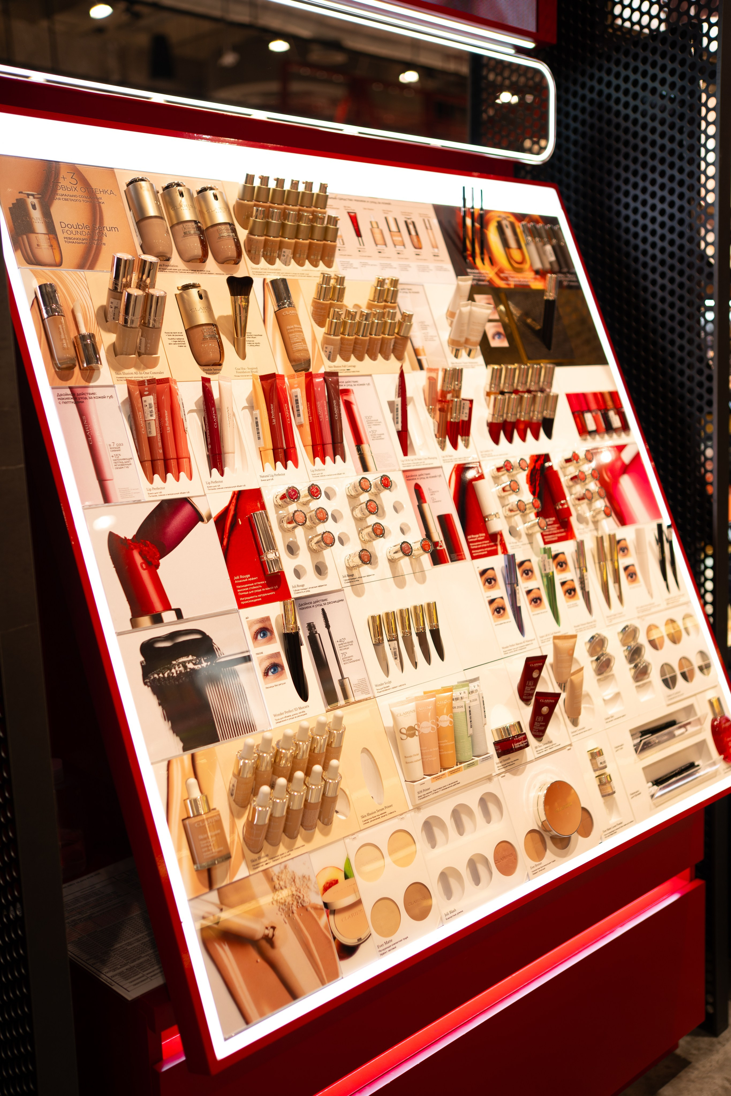Съёмка стенда косметики Clarins в Золотом яблоке