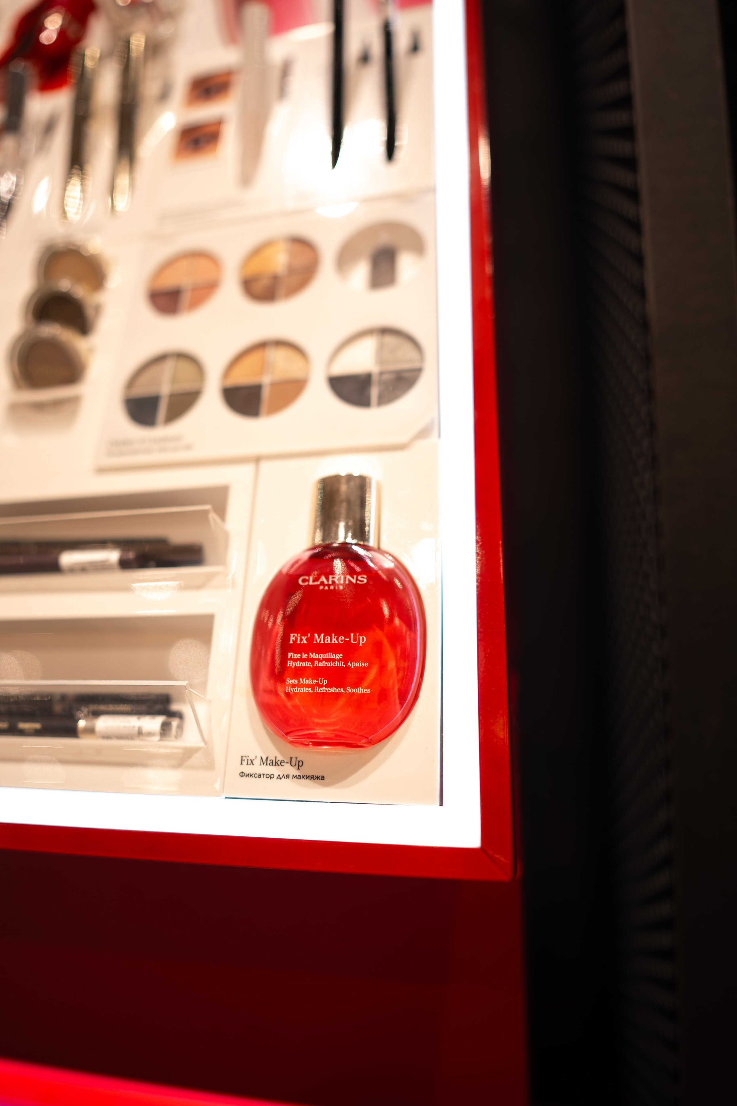 Съёмка стенда косметики Clarins в Золотом яблоке