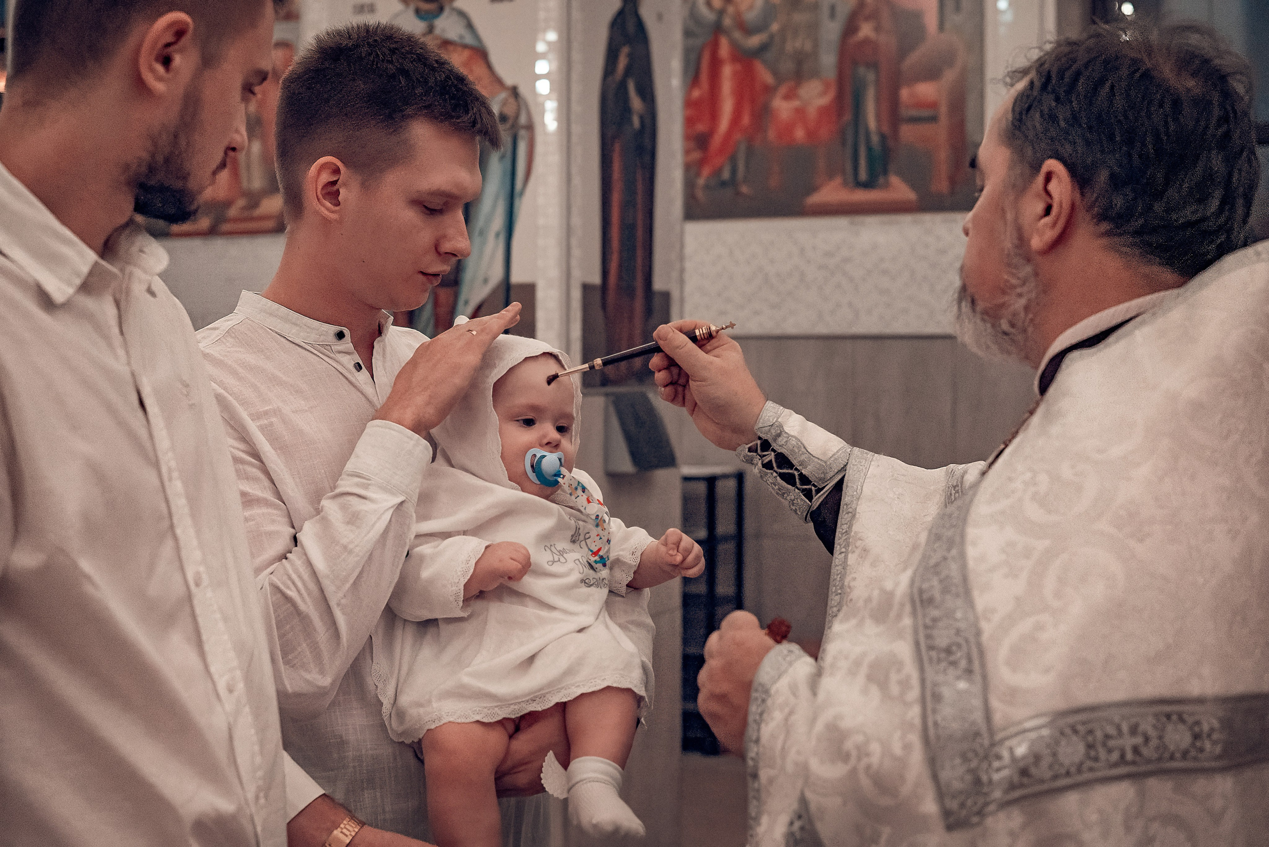 Крещение Максима в храме Феодора Тирона. Фотографы крещения/венчания  Красноярск Татьяна и Вячеслав Переваловы