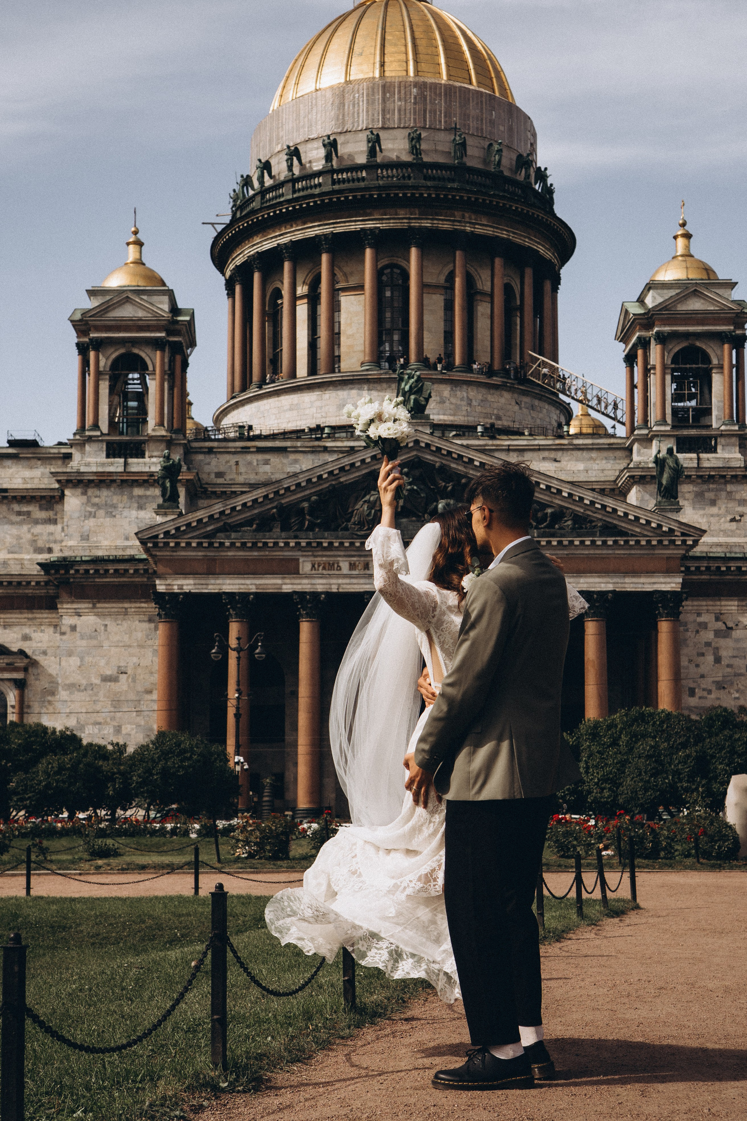 СВАДЕБНАЯ ПРОГУЛКА ВОЗЕ ИСАИКЕВСКОГО СОБОРА АСТОРИИ И ЗАКОНОДАЛЕТНОГО СОБРАНИЯ. Профессиональный фотограф, Санкт-Петербург — Виктория Богомолова