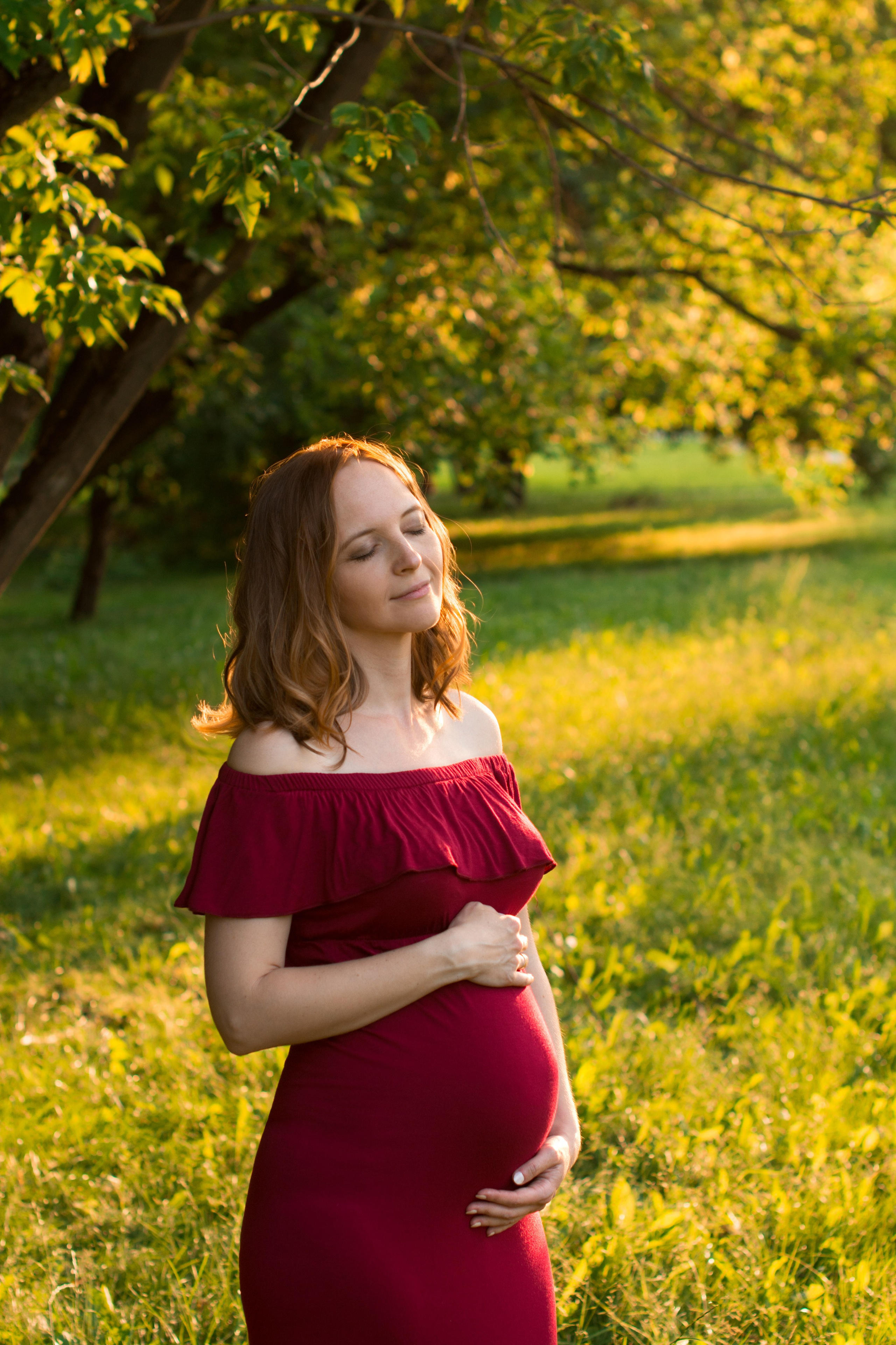 Вишневое платье в пол со шлейфом. Глубокое декольте. Размер М