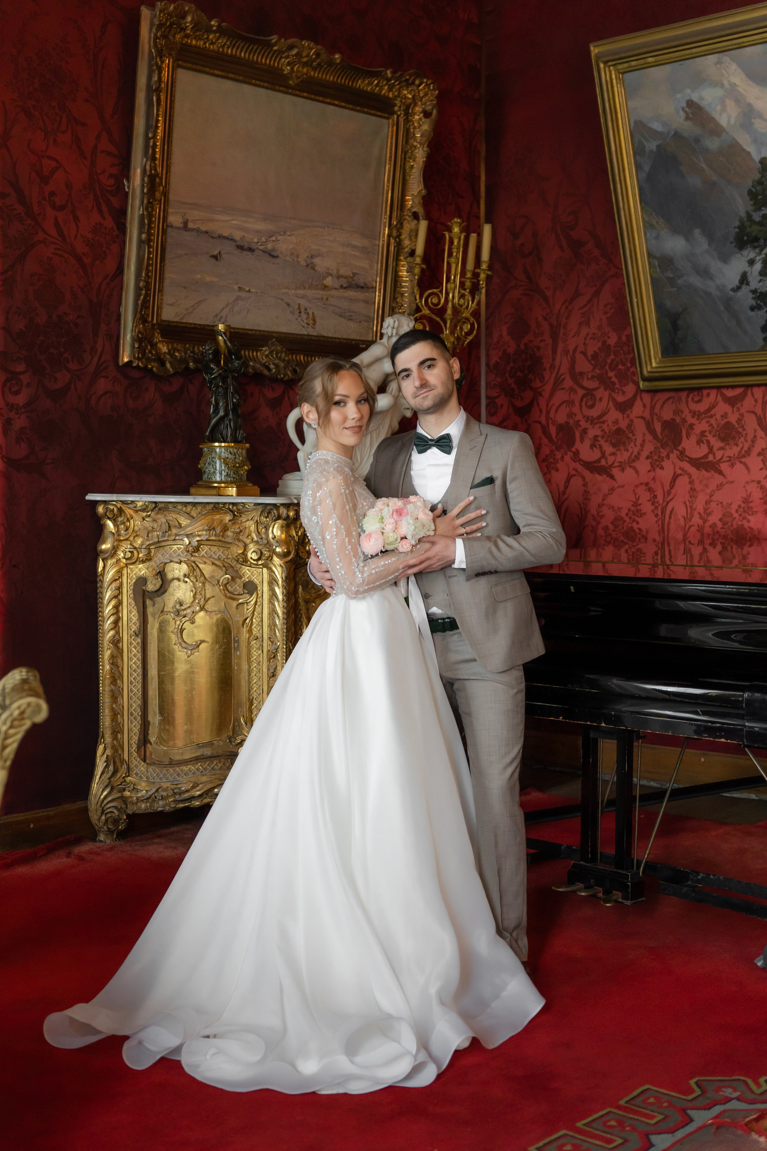 Жених и невеста в Доме ученых в Санкт-Петербурге. Свадебный фотограф Александр Невский в Санкт-Петербурге