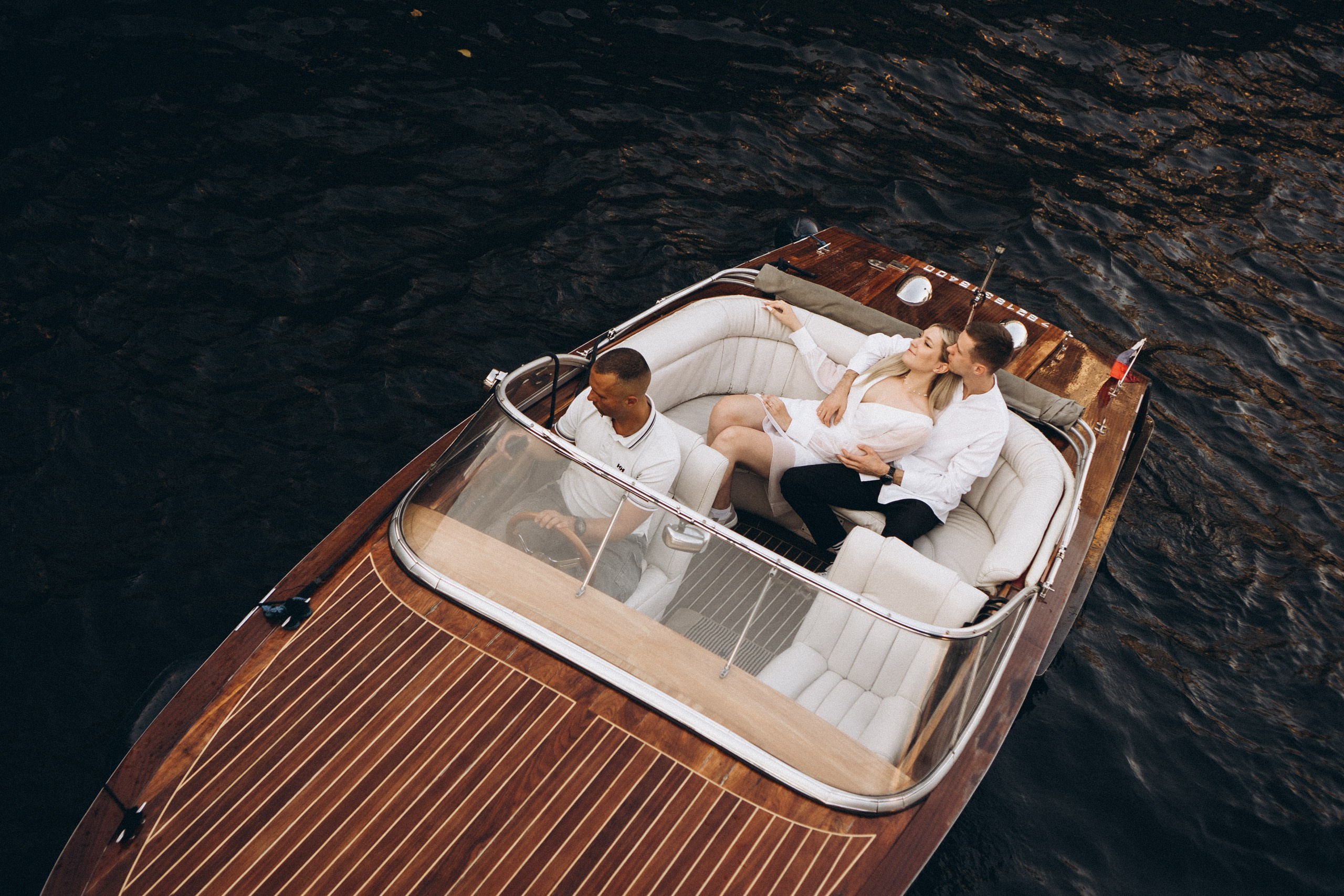 СВАДЕНБНАЯ СЬЕМКА НА КАТЕРЕ ПО КАНАЛАМ САНКТ-ПЕТЕРБУРГА И В АКВАТОРИИ НЕВЫ. Профессиональный фотограф, Санкт-Петербург — Виктория Богомолова