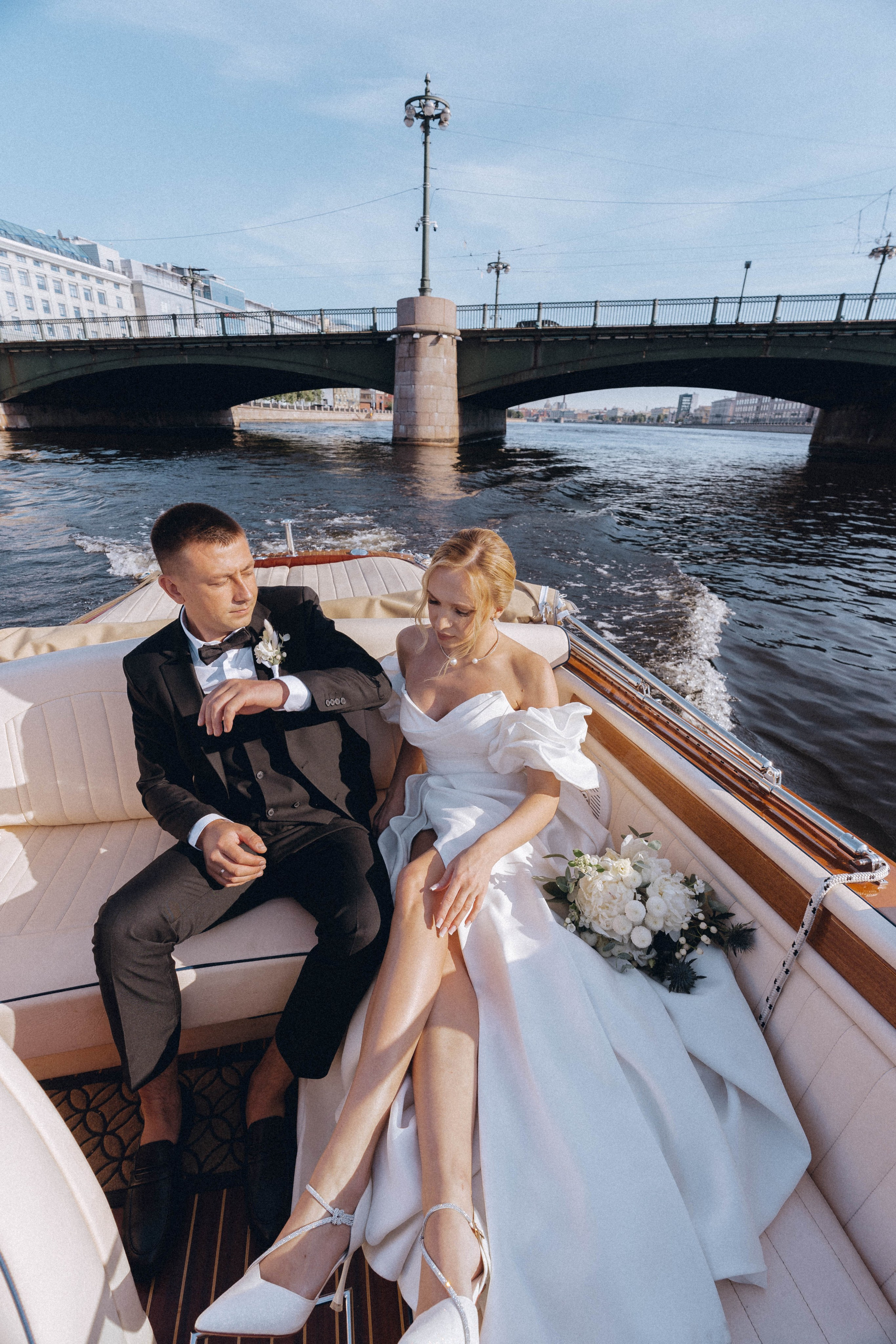 СВАДЕНБНАЯ СЬЕМКА НА КАТЕРЕ ПО КАНАЛАМ САНКТ-ПЕТЕРБУРГА И В АКВАТОРИИ НЕВЫ. Профессиональный фотограф, Санкт-Петербург — Виктория Богомолова