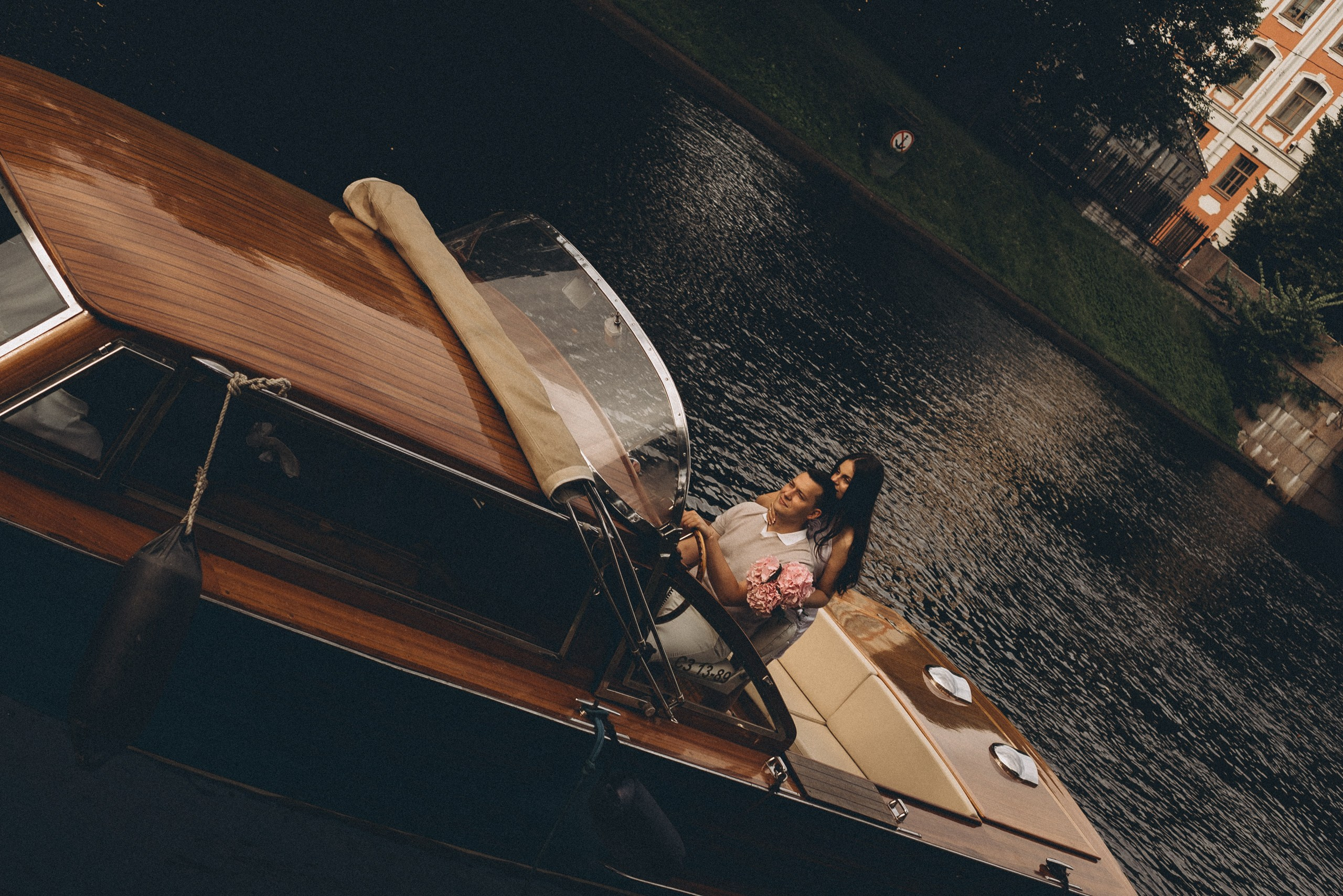 СВАДЕНБНАЯ СЬЕМКА НА КАТЕРЕ ПО КАНАЛАМ САНКТ-ПЕТЕРБУРГА И В АКВАТОРИИ НЕВЫ. Профессиональный фотограф, Санкт-Петербург — Виктория Богомолова