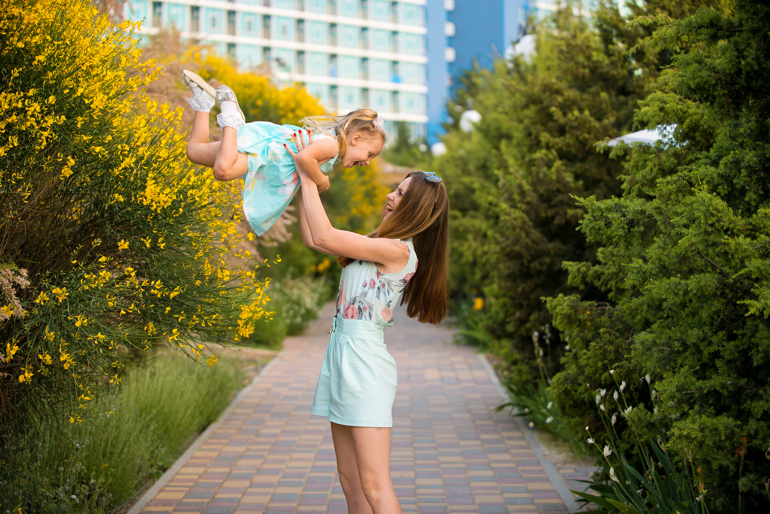 Фотосъемка обряда крещения в храме. Вся информация о контактах на сайте фотографа. Выезд по Крыму (Севастополь, Форос, Бахчисарай, Ялта)