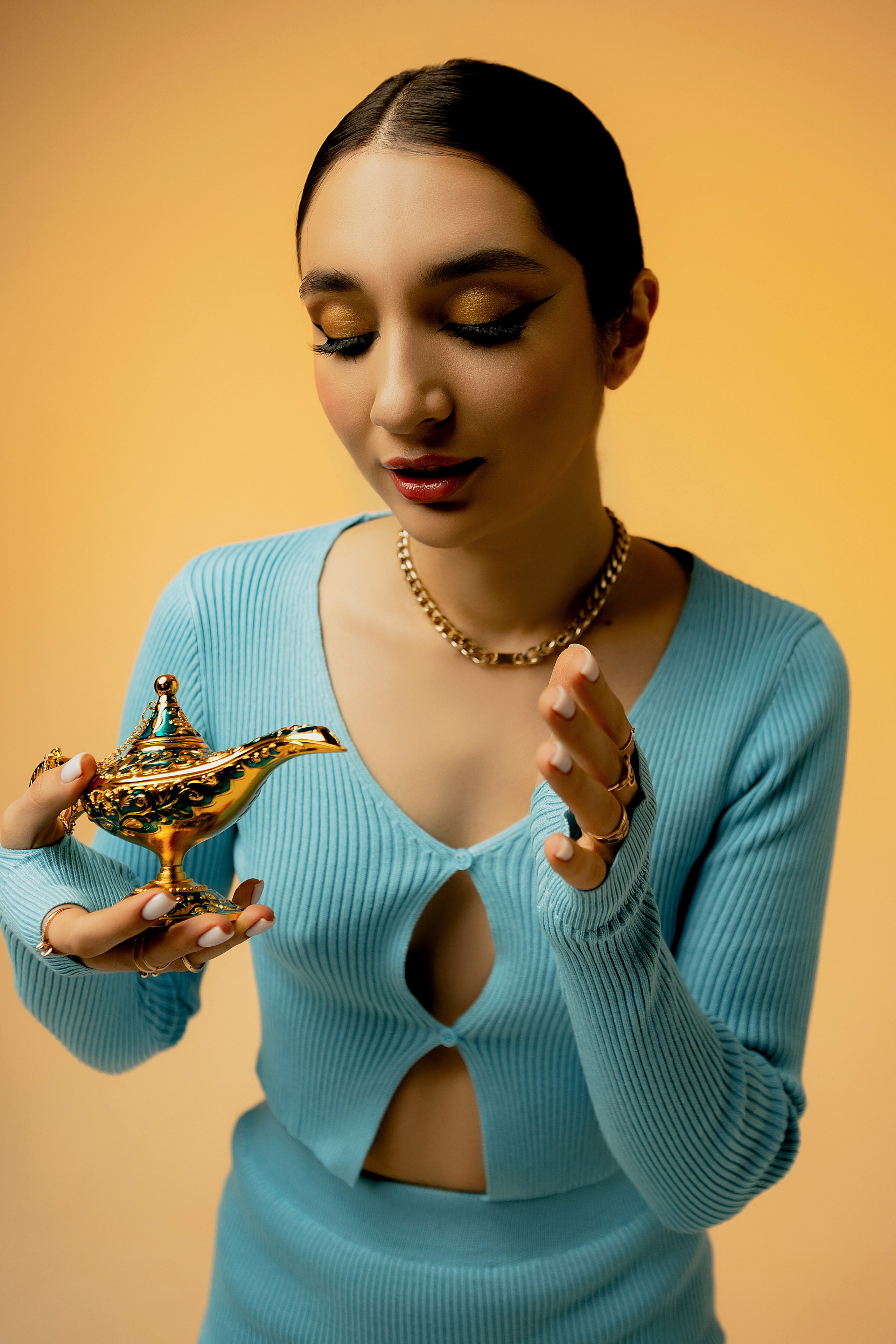 Муниса. Фотограф Челябинск Эвелина Ганага, съемка для бизнеса и маркетплейсов